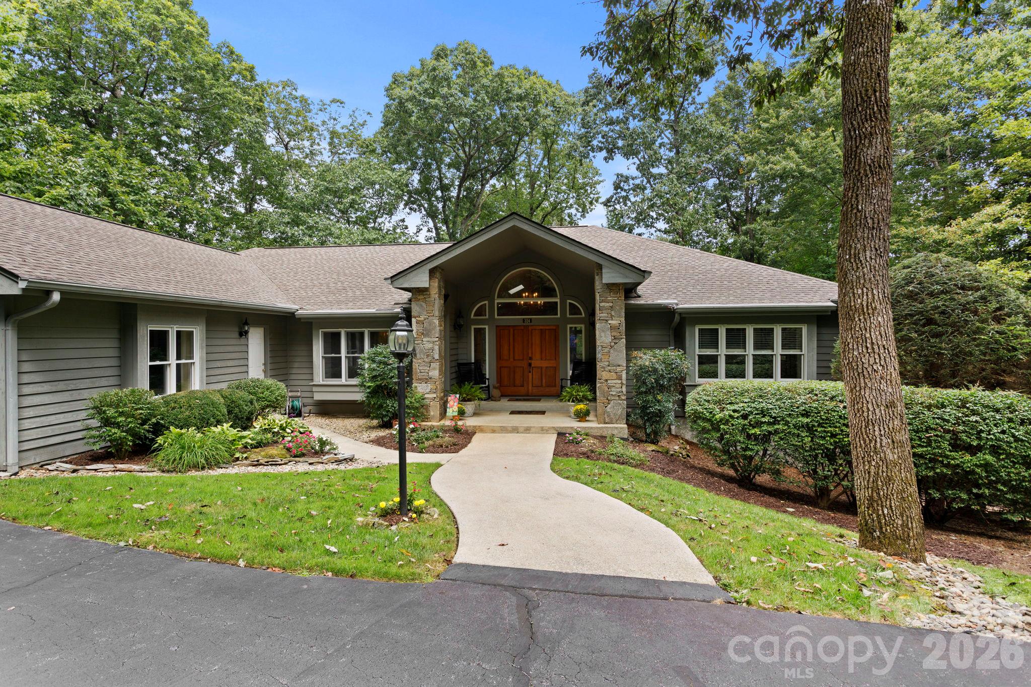 324 Kenmure Drive Property Photo 1
