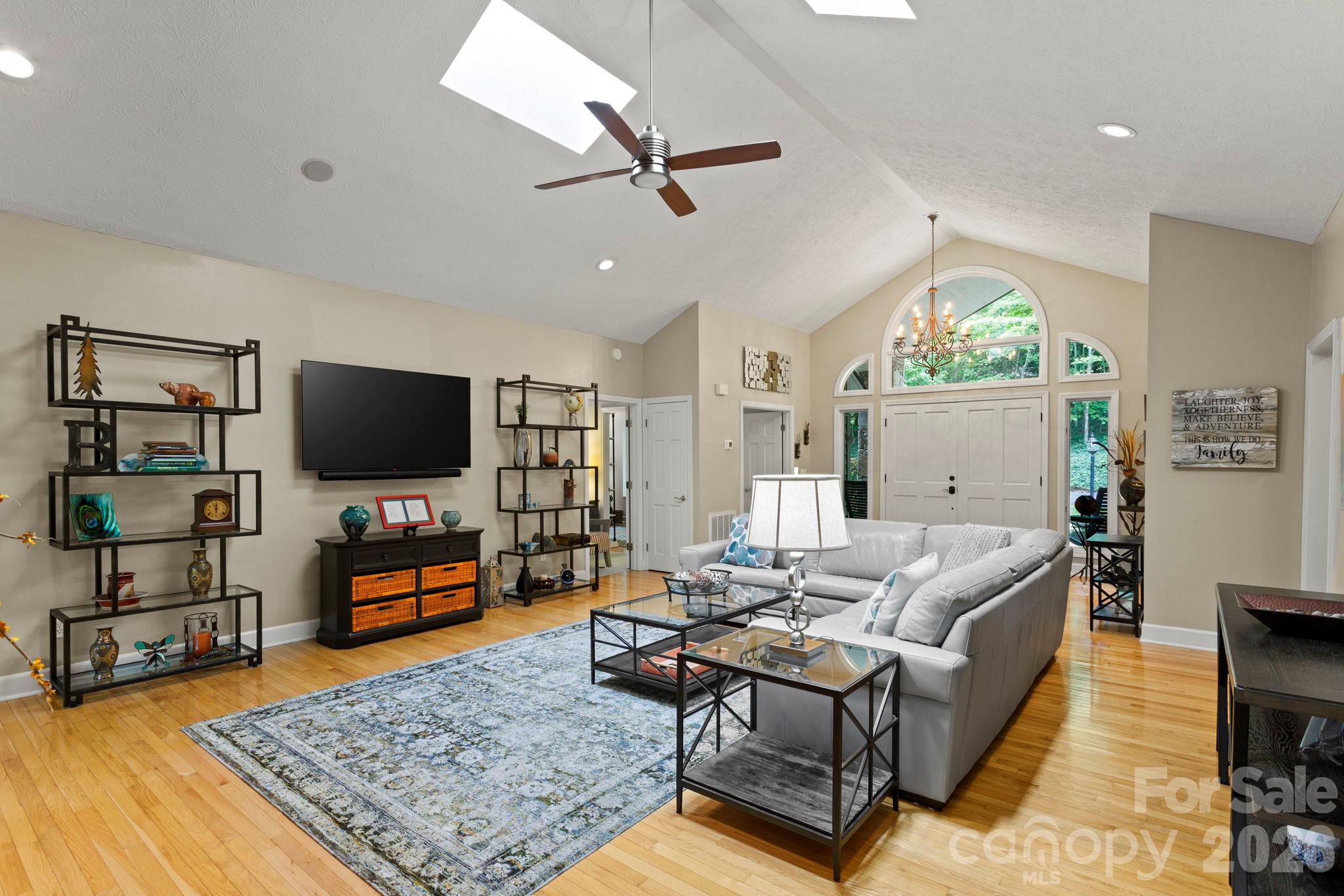 324 Kenmure Drive Property Photo 8