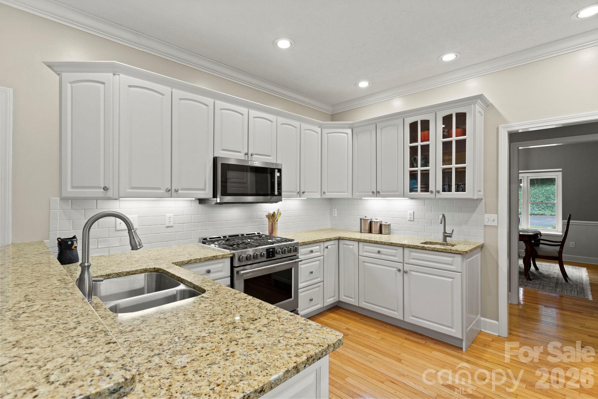 324 Kenmure Drive Property Photo 10