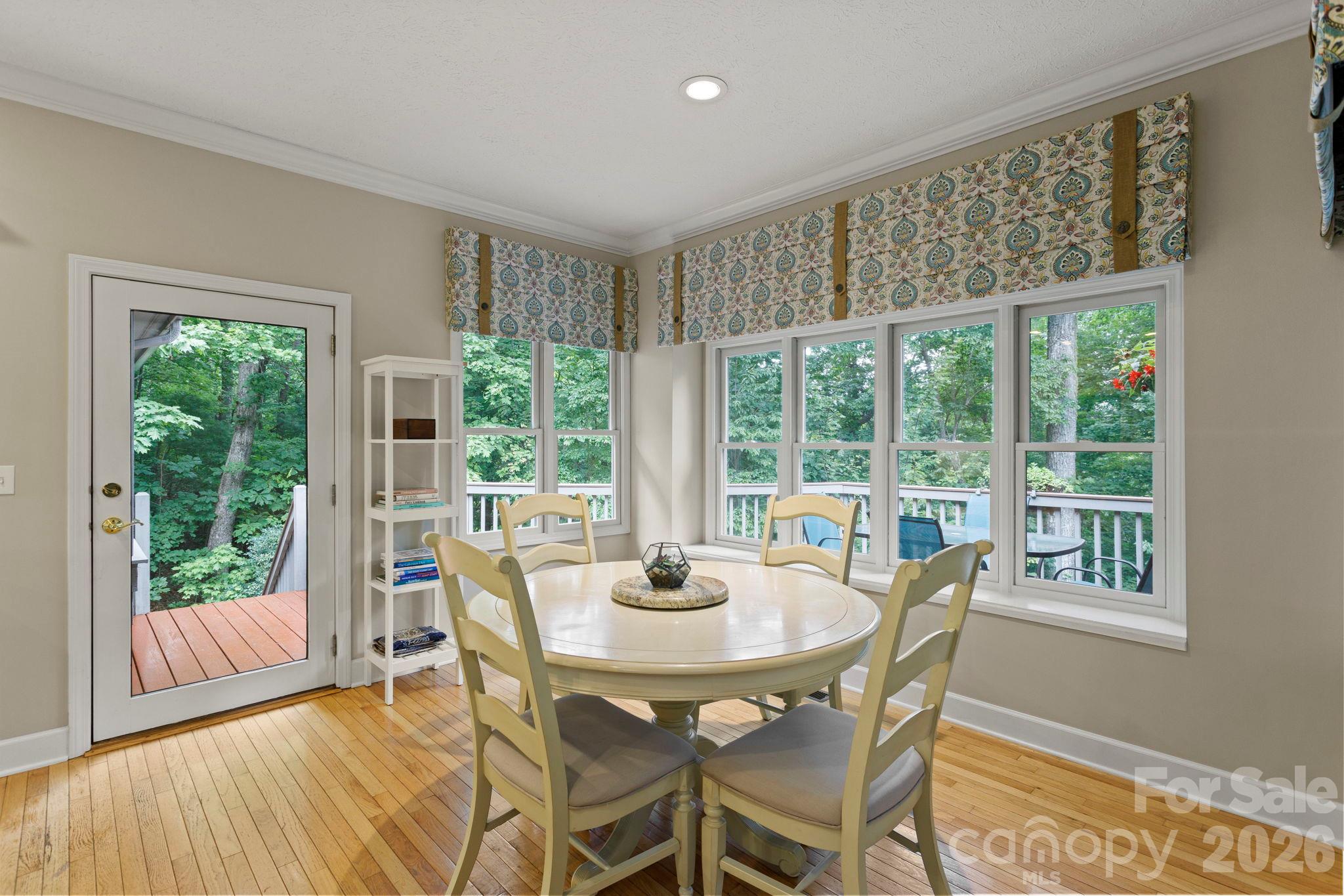 324 Kenmure Drive Property Photo 12