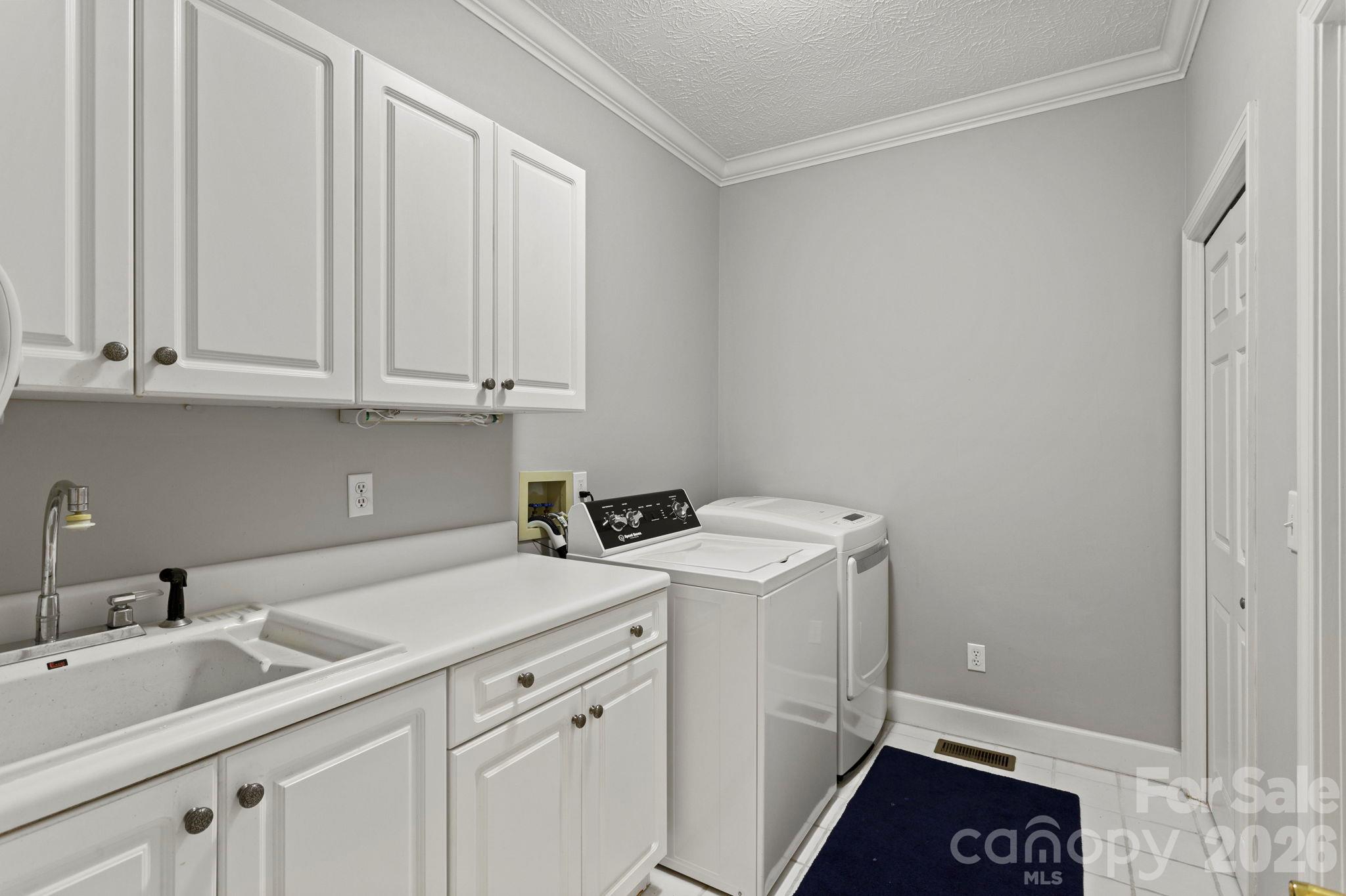 324 Kenmure Drive Property Photo 28