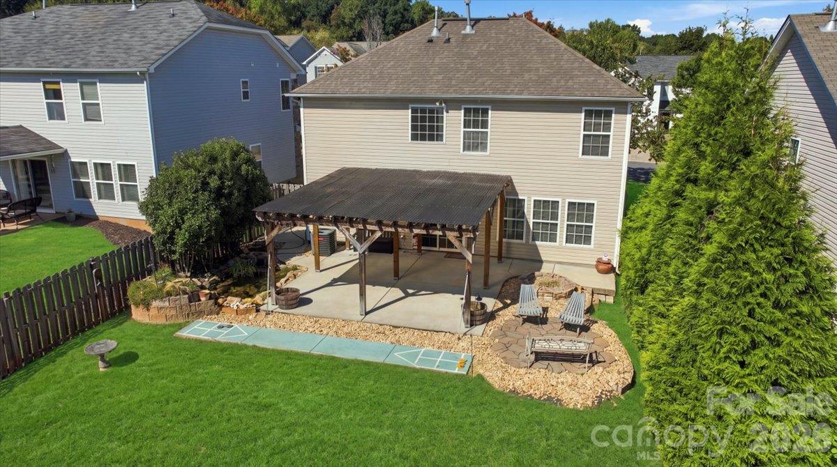 15029 Superior Street Property Photo 4