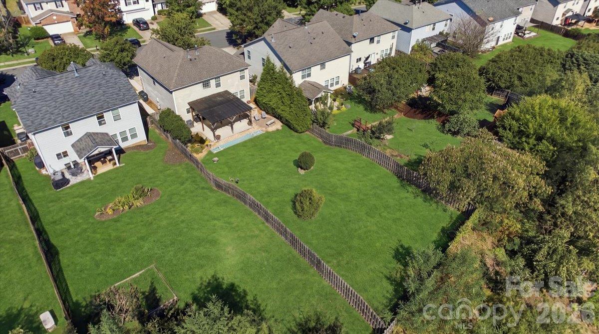 15029 Superior Street Property Photo 5
