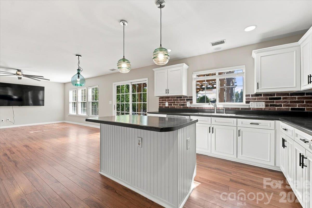 15029 Superior Street Property Photo 17