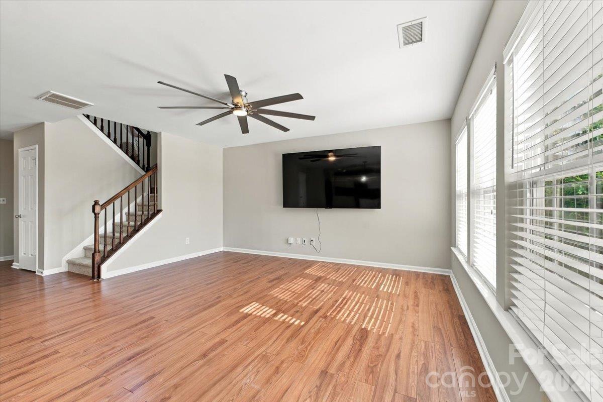 15029 Superior Street Property Photo 19