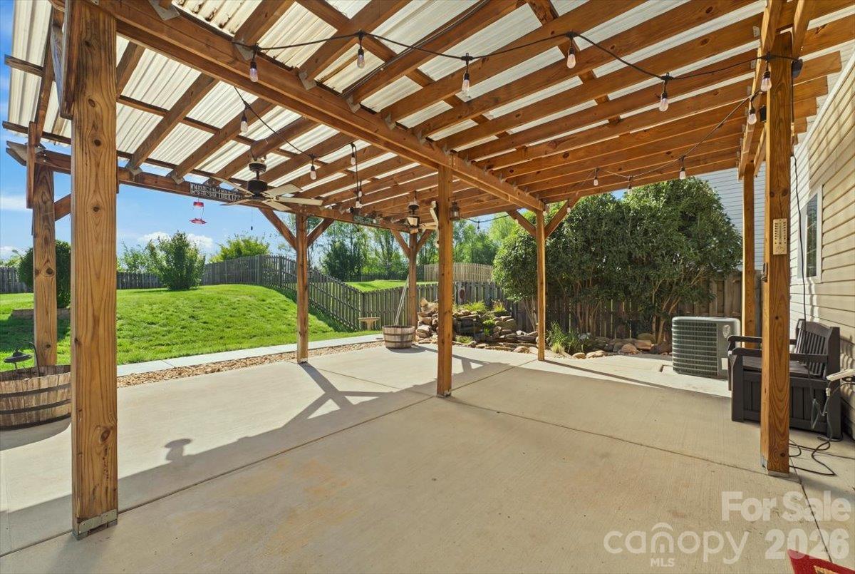 15029 Superior Street Property Photo 34