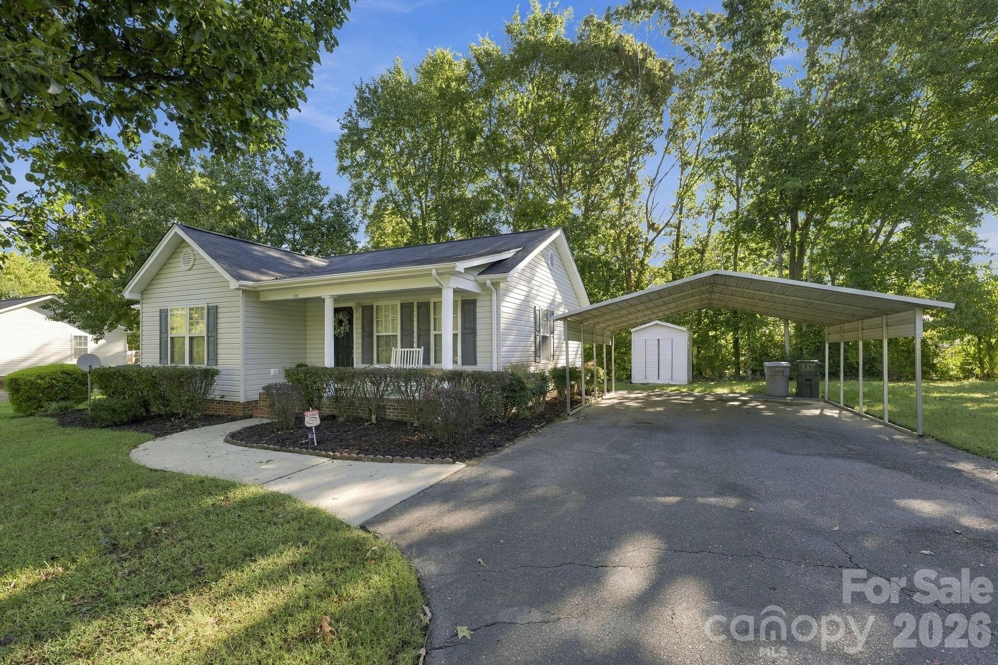 1716 Pine Knoll Court Property Photo 3