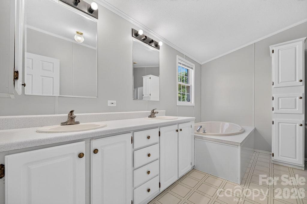 6041 Kaylas Ridge Road Property Photo 20