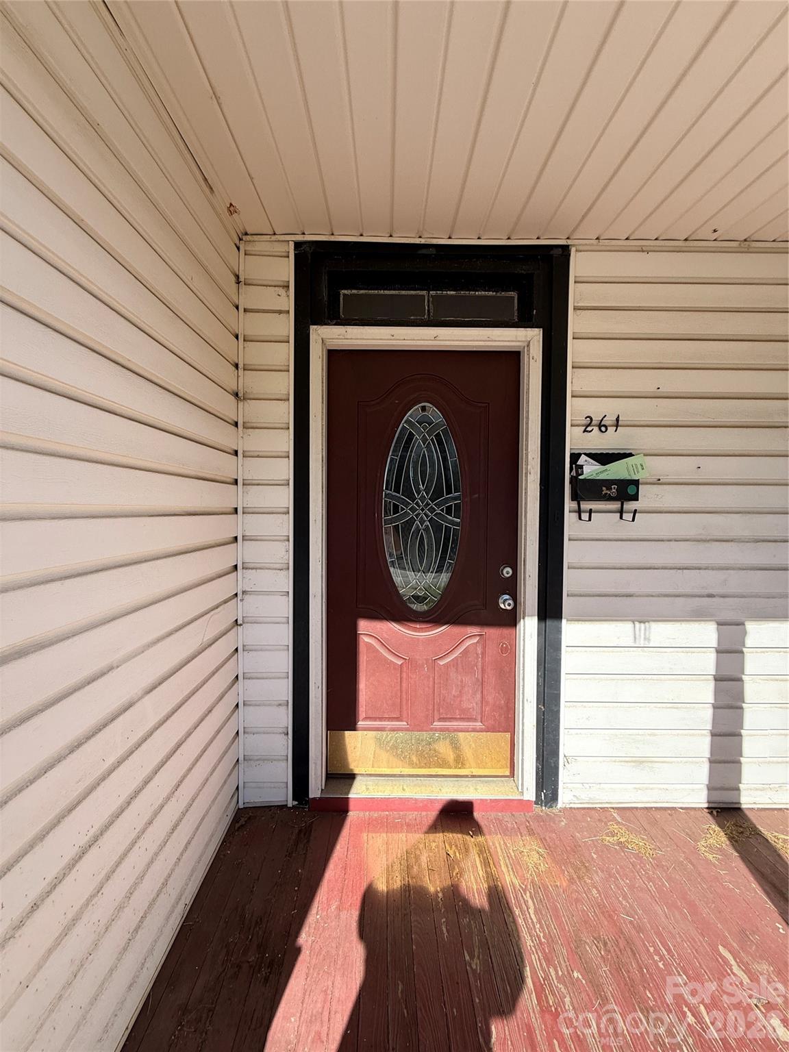 261 W Iredell Avenue Property Photo 6