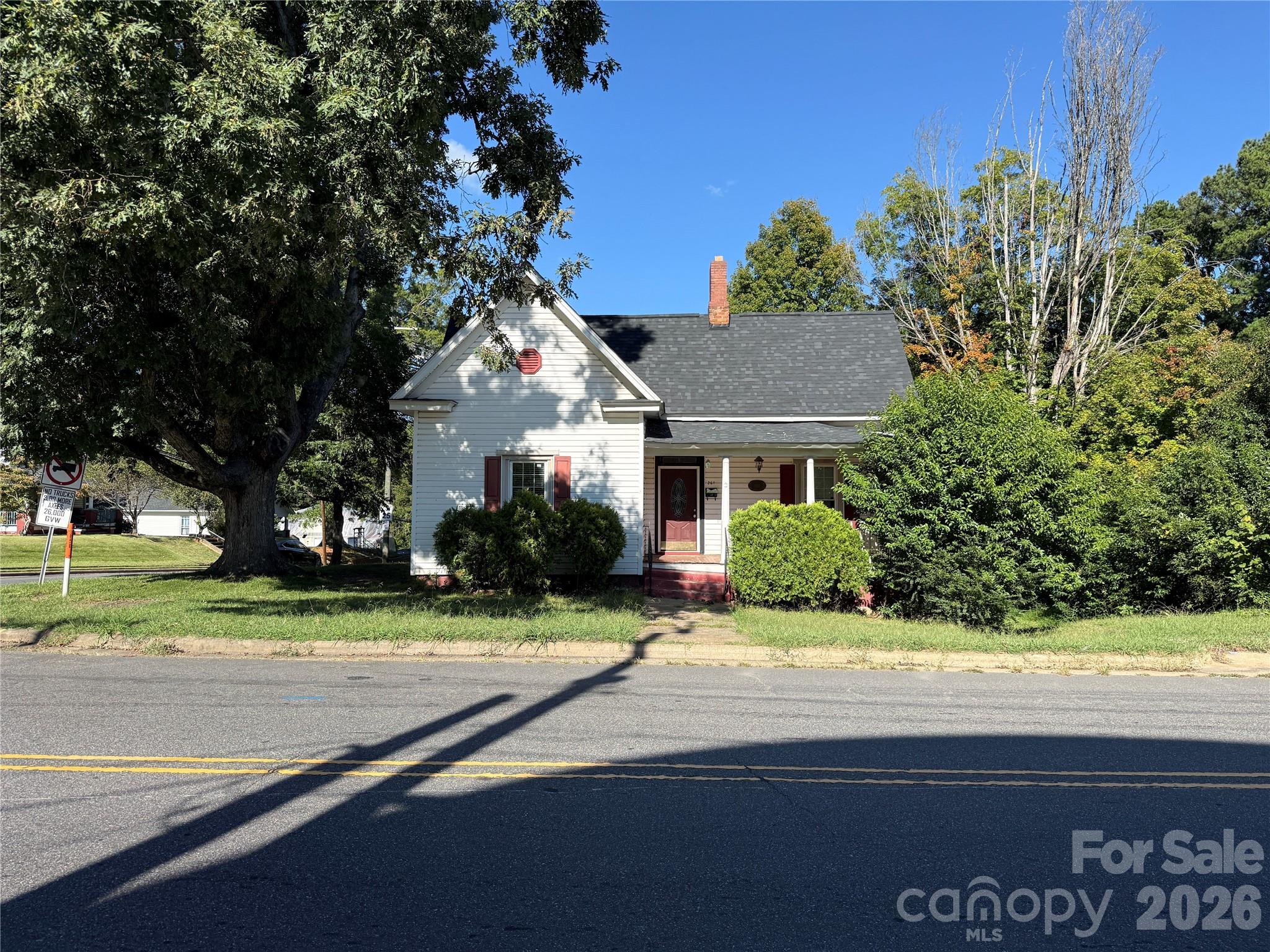 261 W Iredell Avenue Property Photo 7
