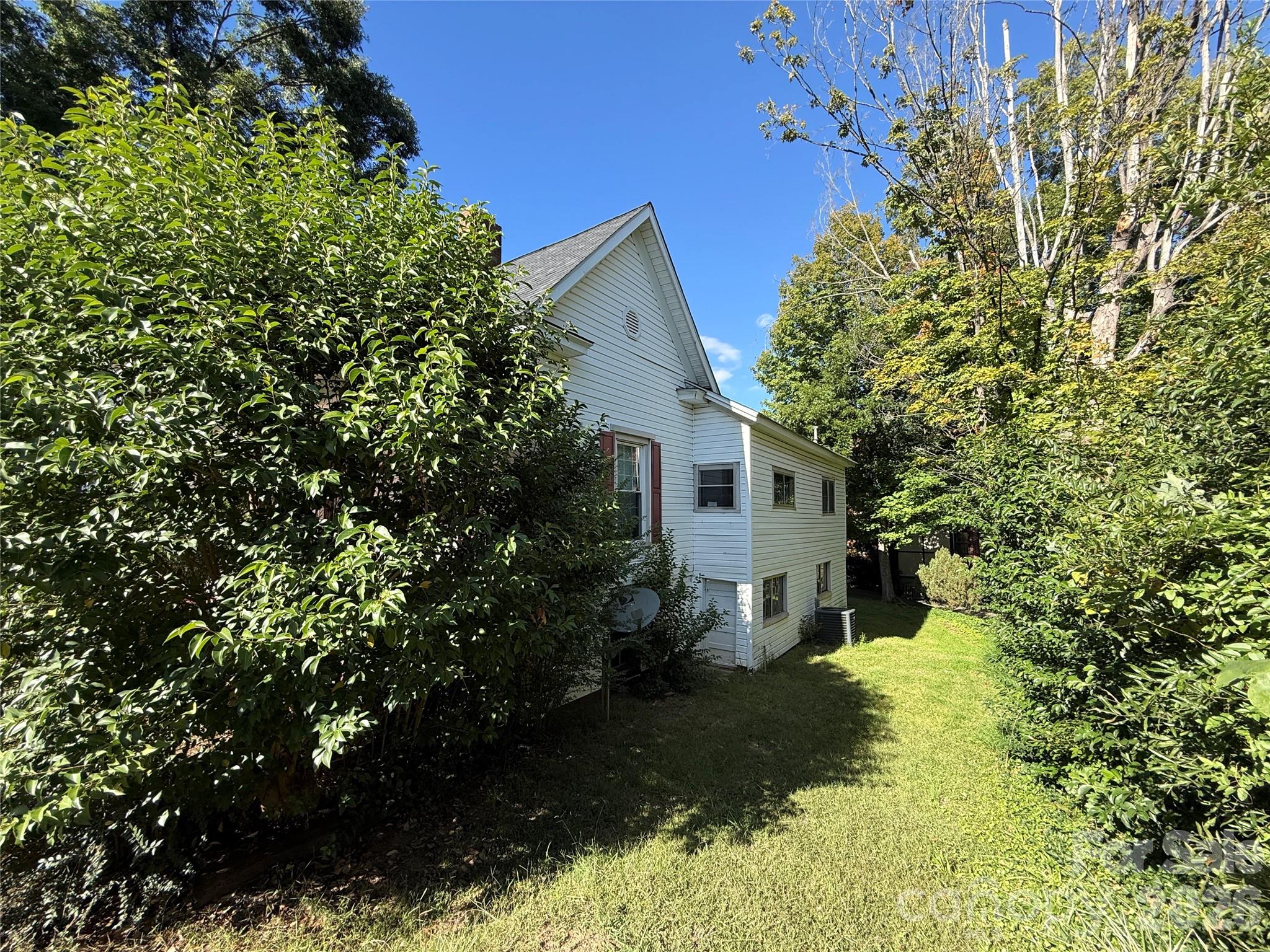 261 W Iredell Avenue Property Photo 10