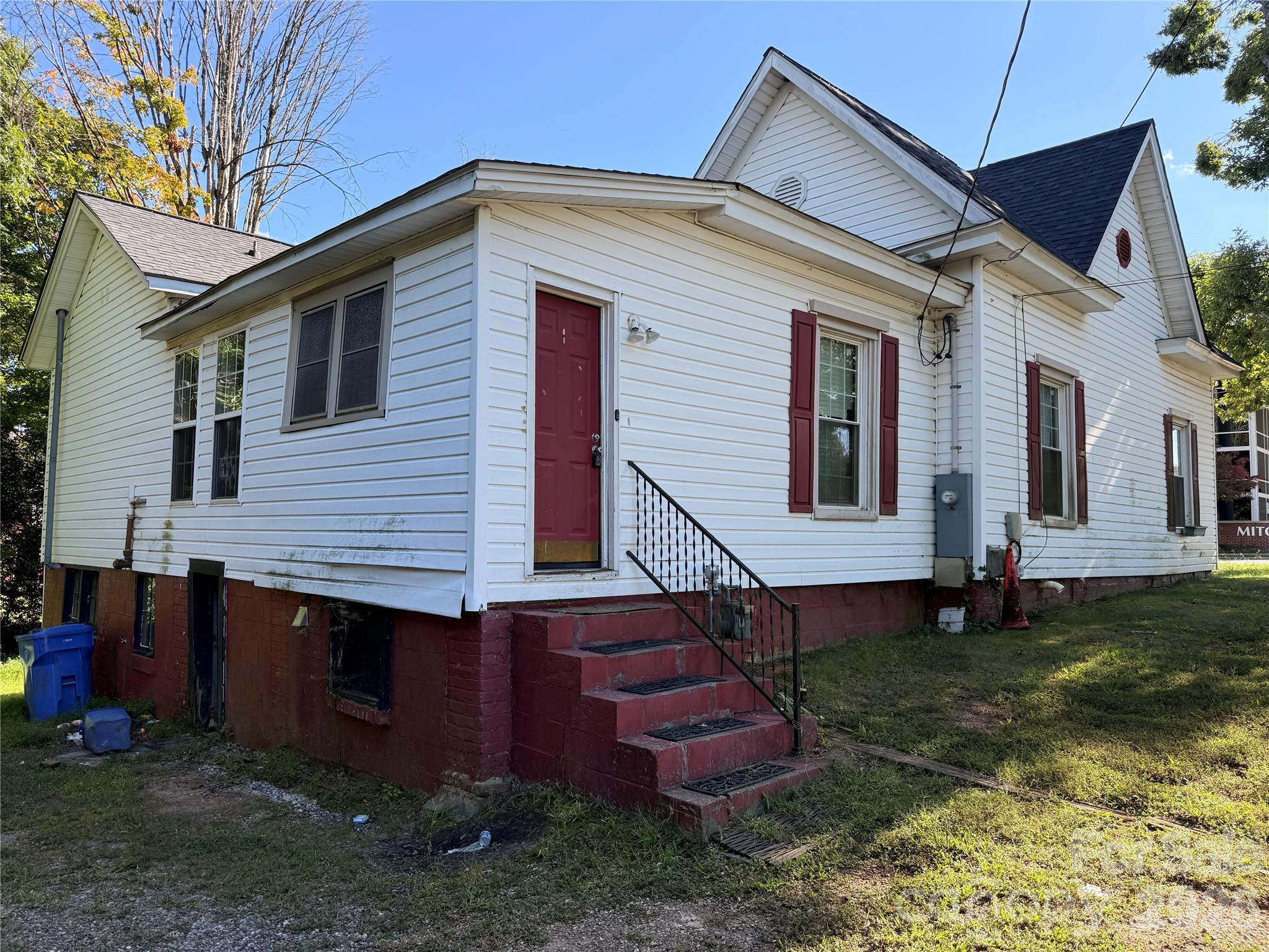 261 W Iredell Avenue Property Photo 11