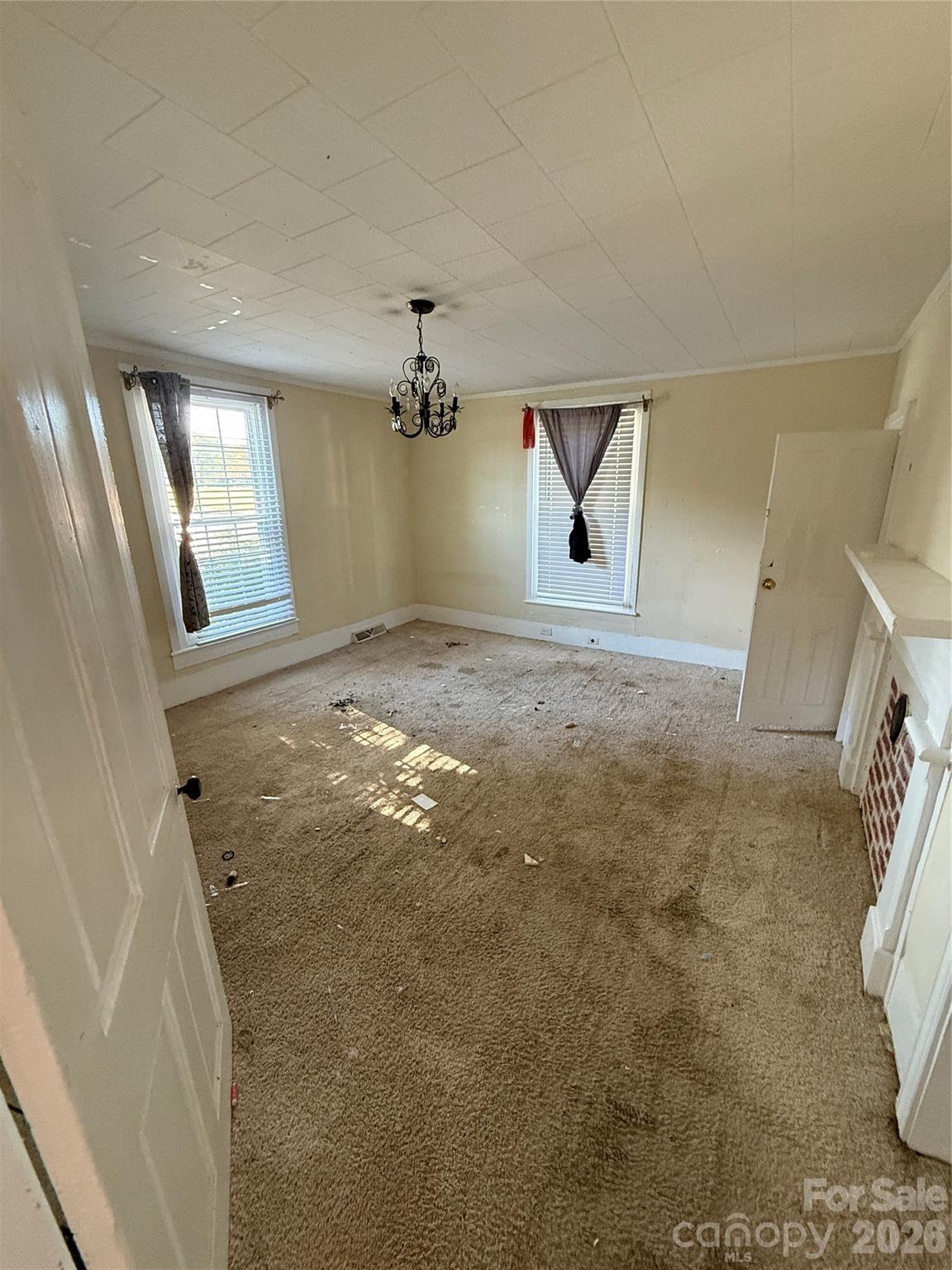 261 W Iredell Avenue Property Photo 16