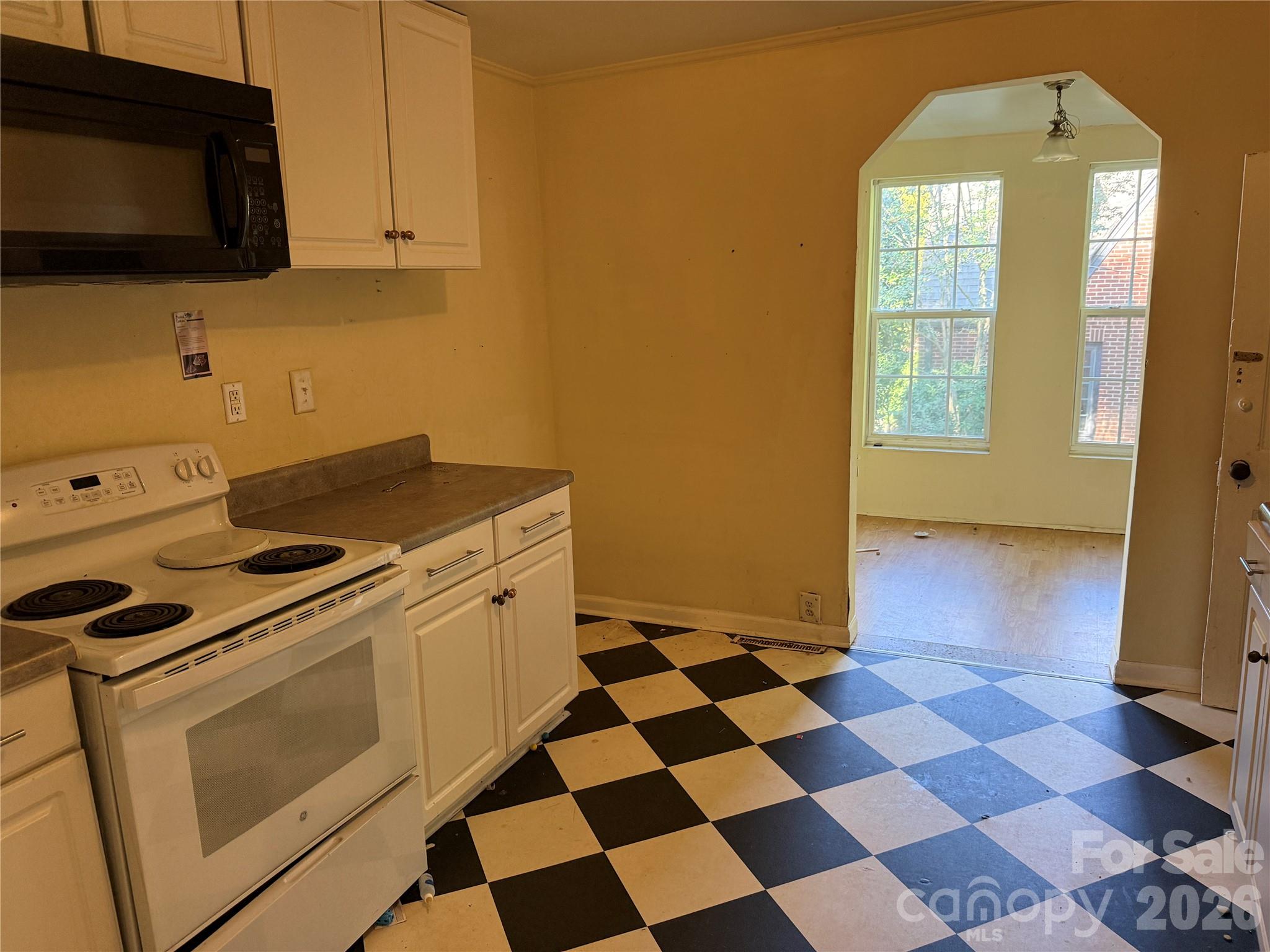 261 W Iredell Avenue Property Photo 20