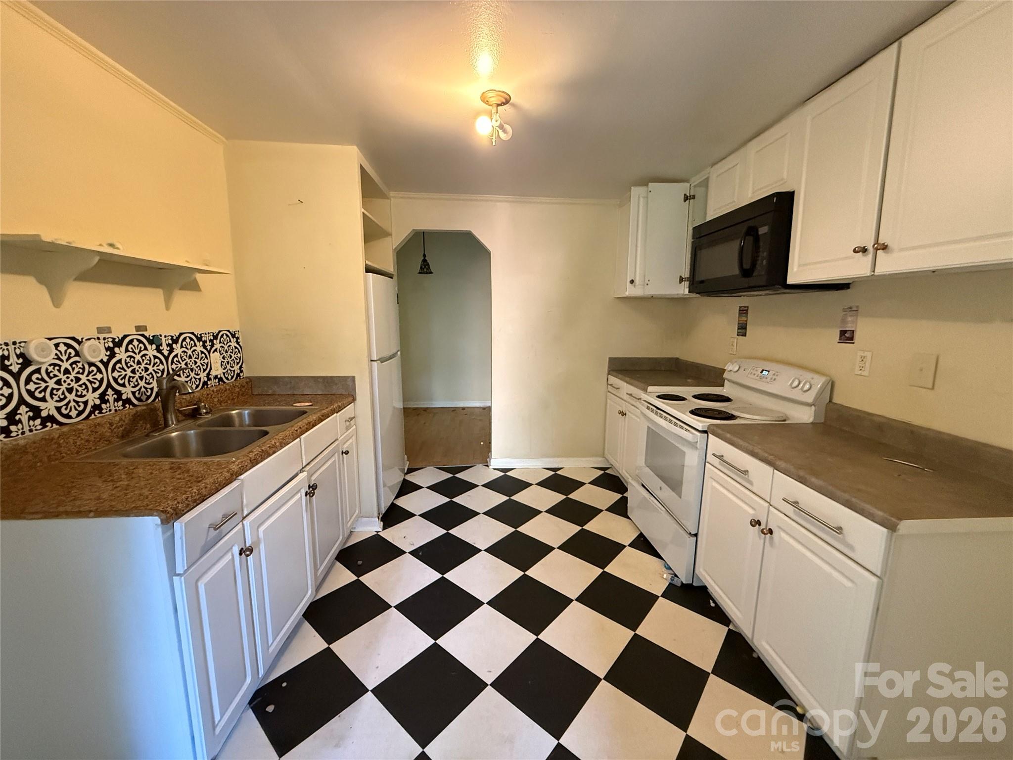 261 W Iredell Avenue Property Photo 21