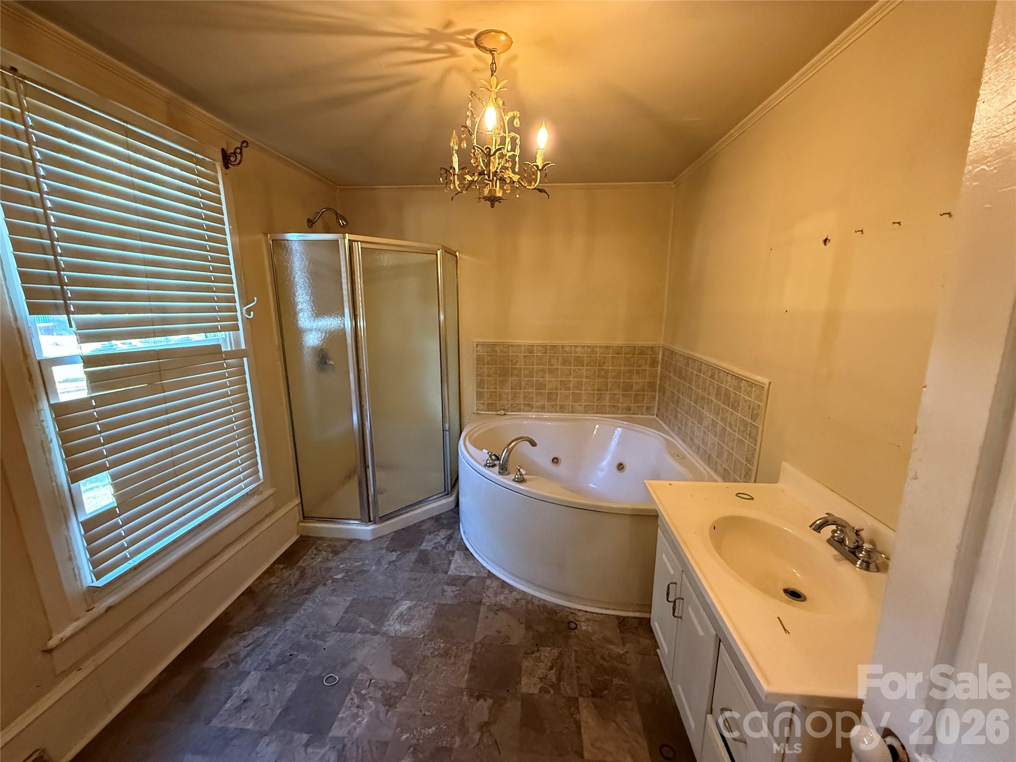 261 W Iredell Avenue Property Photo 22