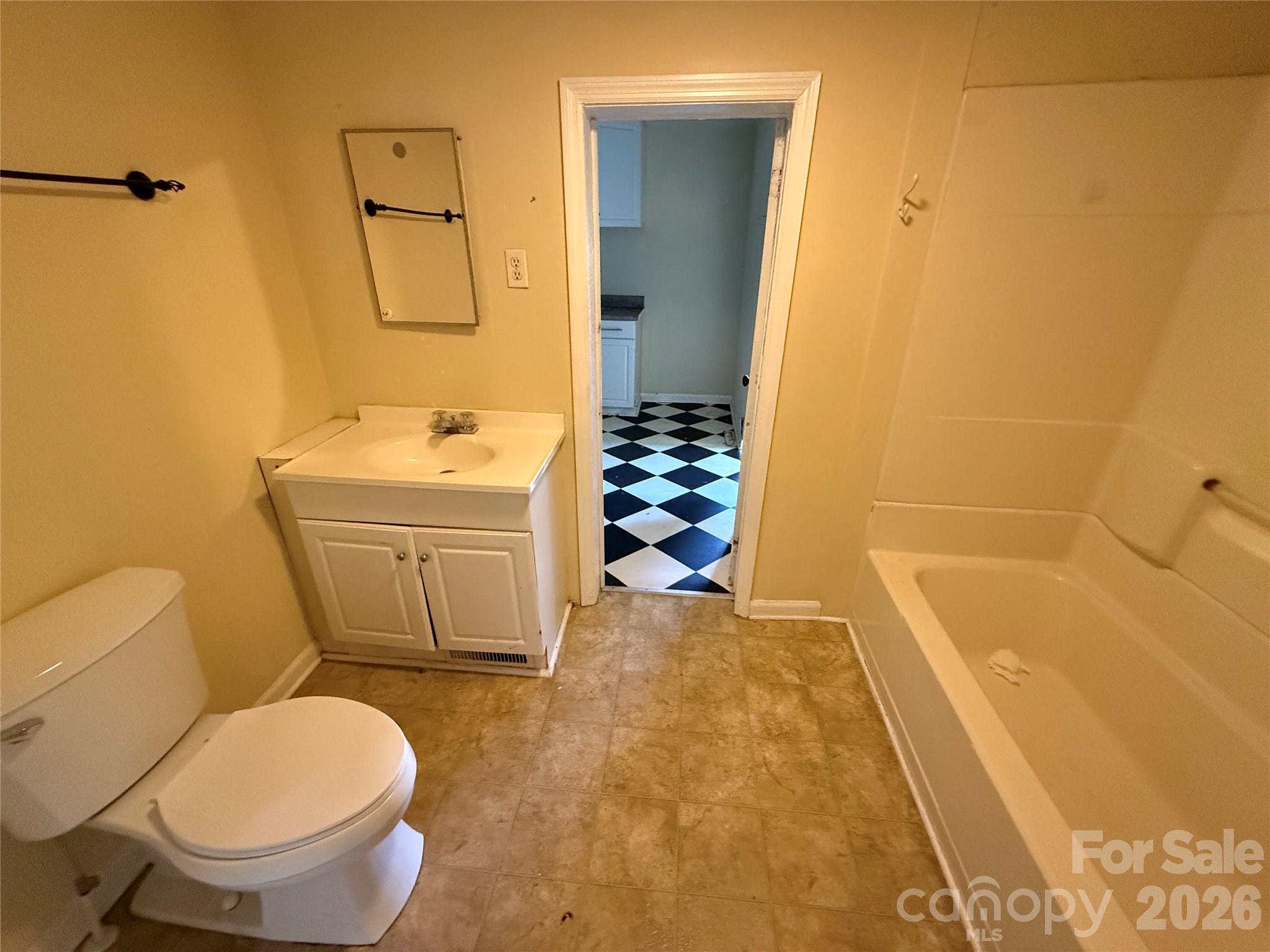261 W Iredell Avenue Property Photo 25