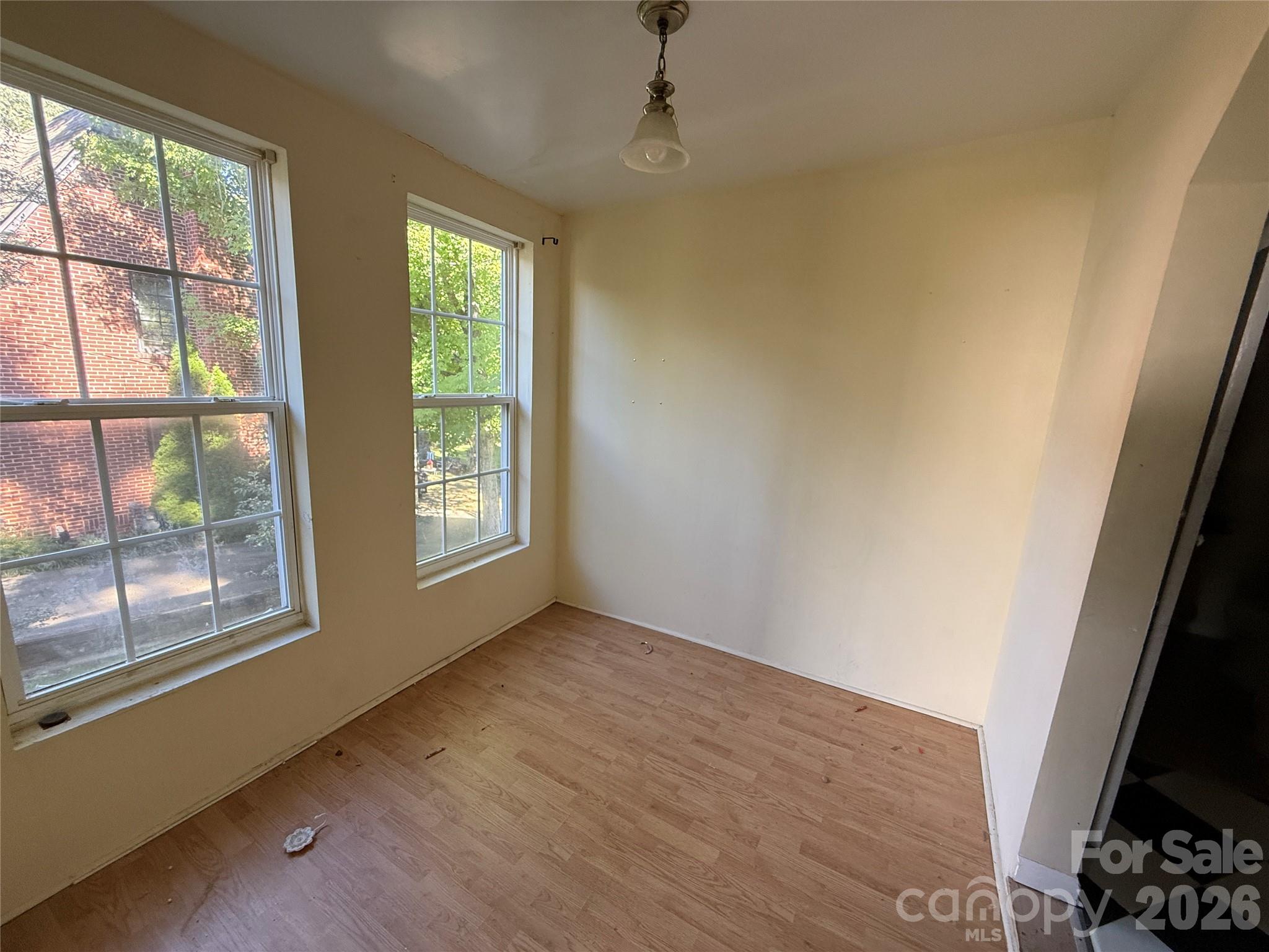 261 W Iredell Avenue Property Photo 26
