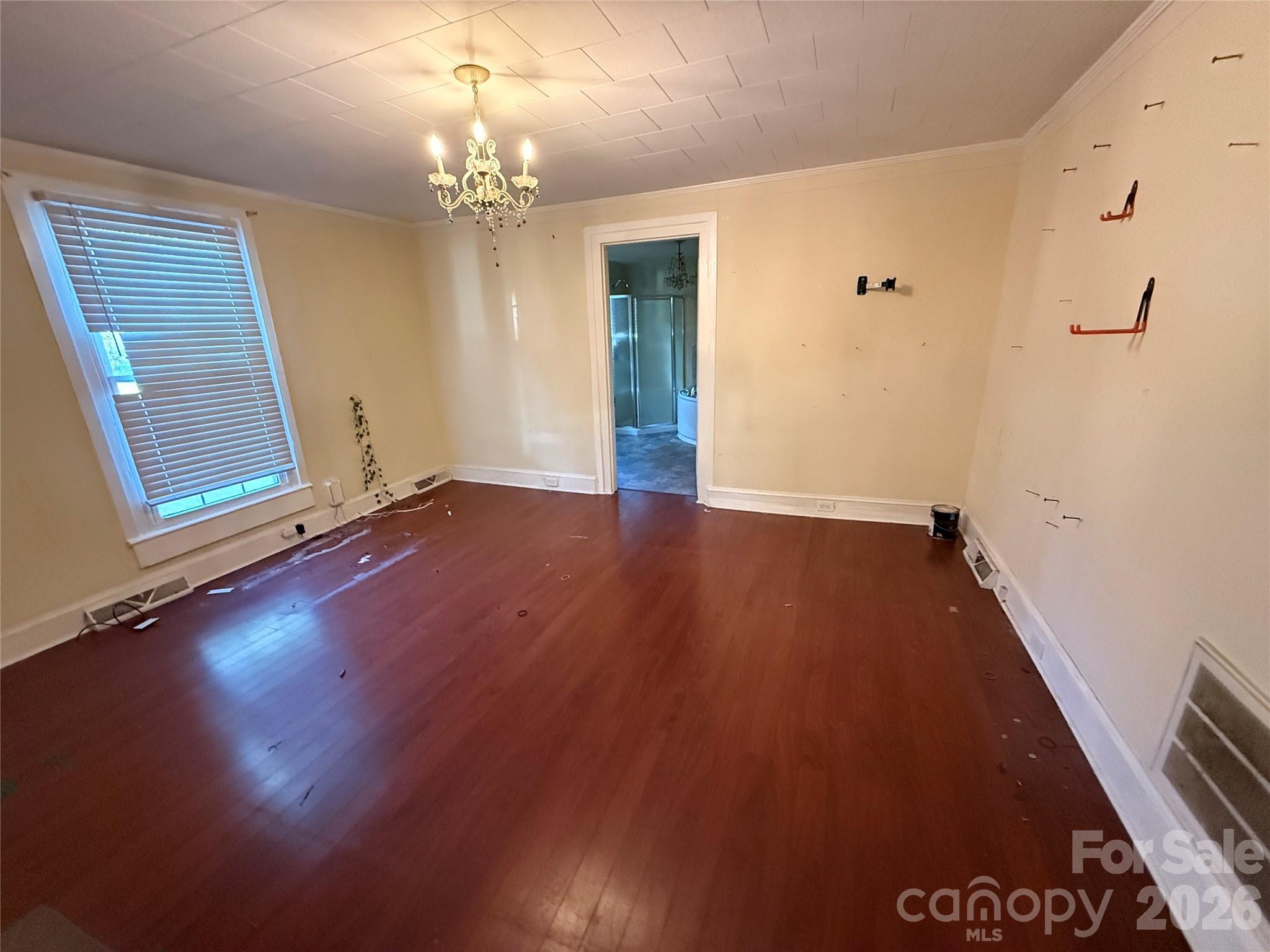 261 W Iredell Avenue Property Photo 27