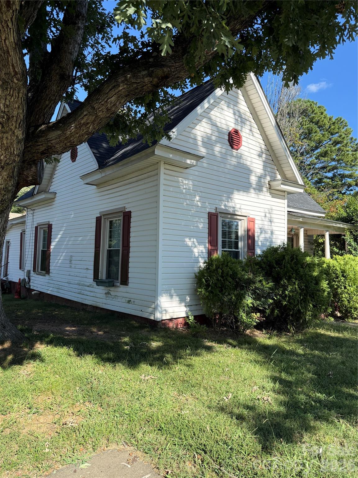261 W Iredell Avenue Property Photo 32