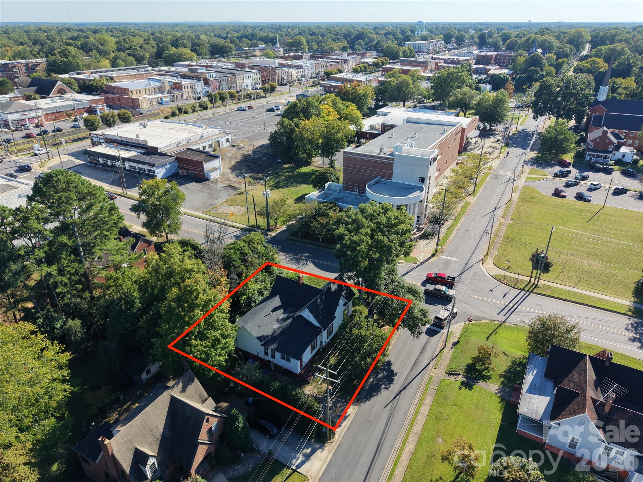 261 W Iredell Avenue Property Photo 33