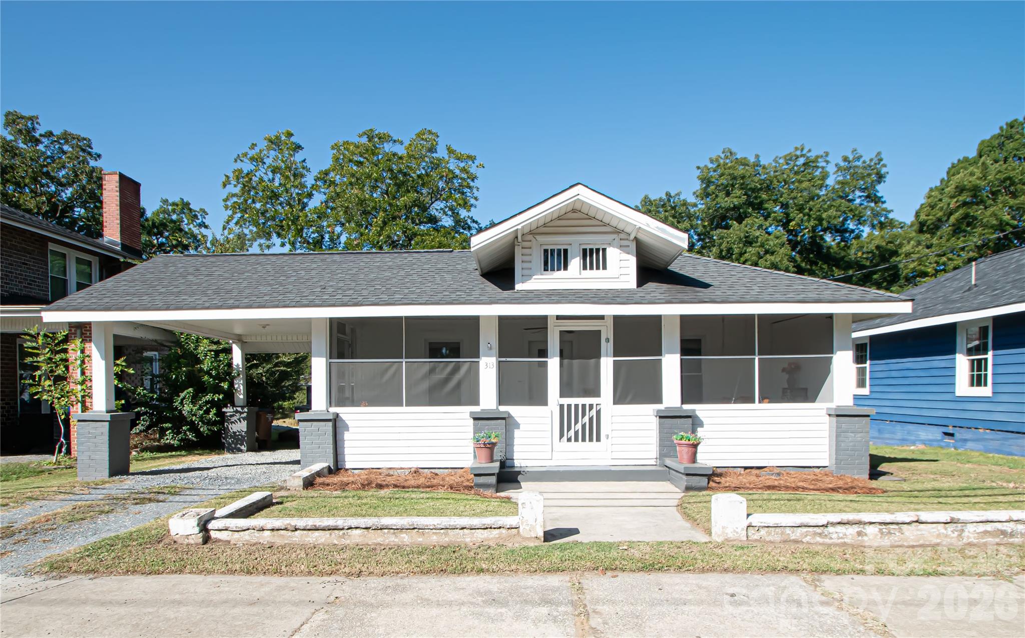 313 N Elm Street Property Photo 1