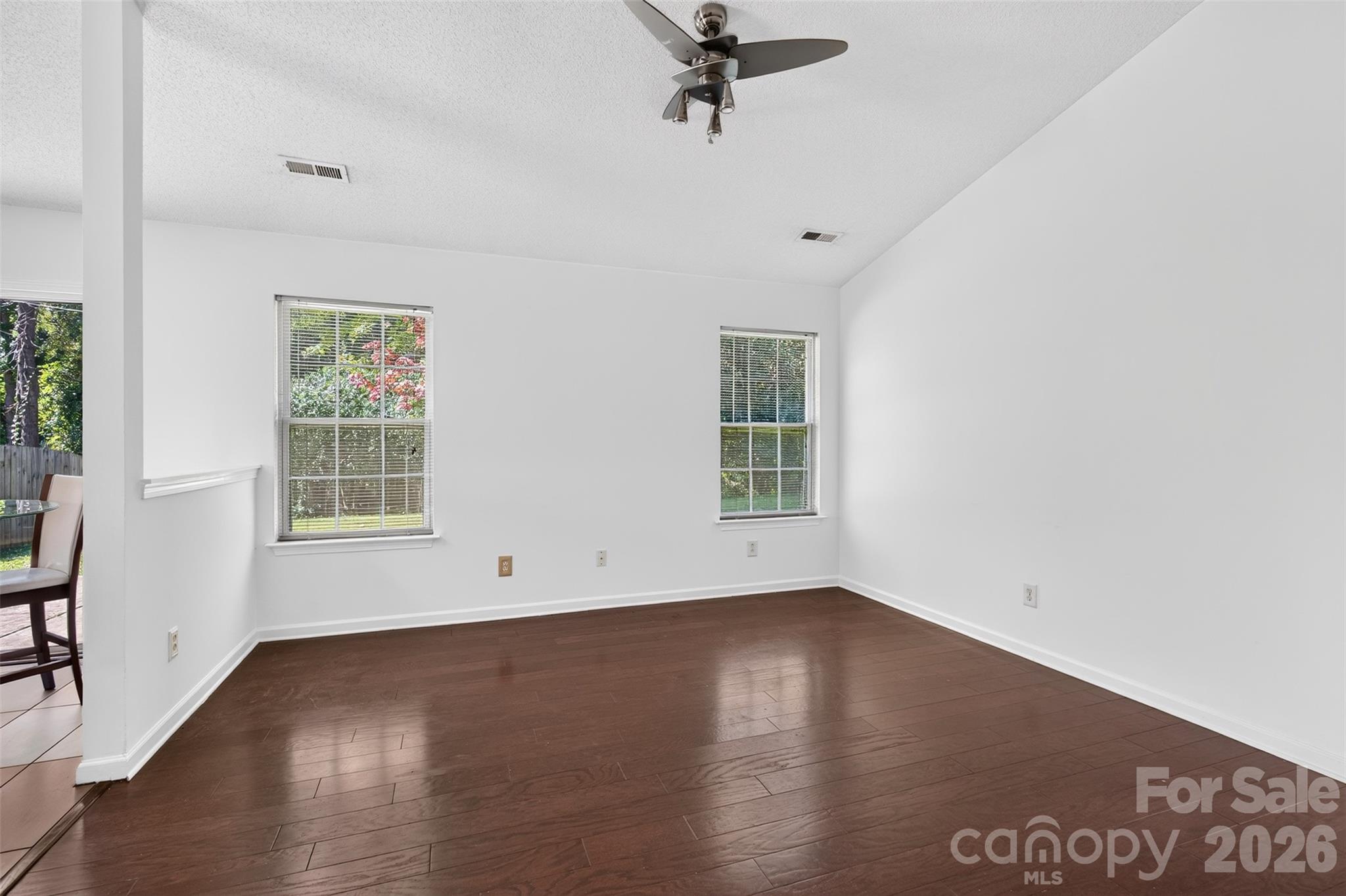 5327 Fernhill Drive Property Photo 4