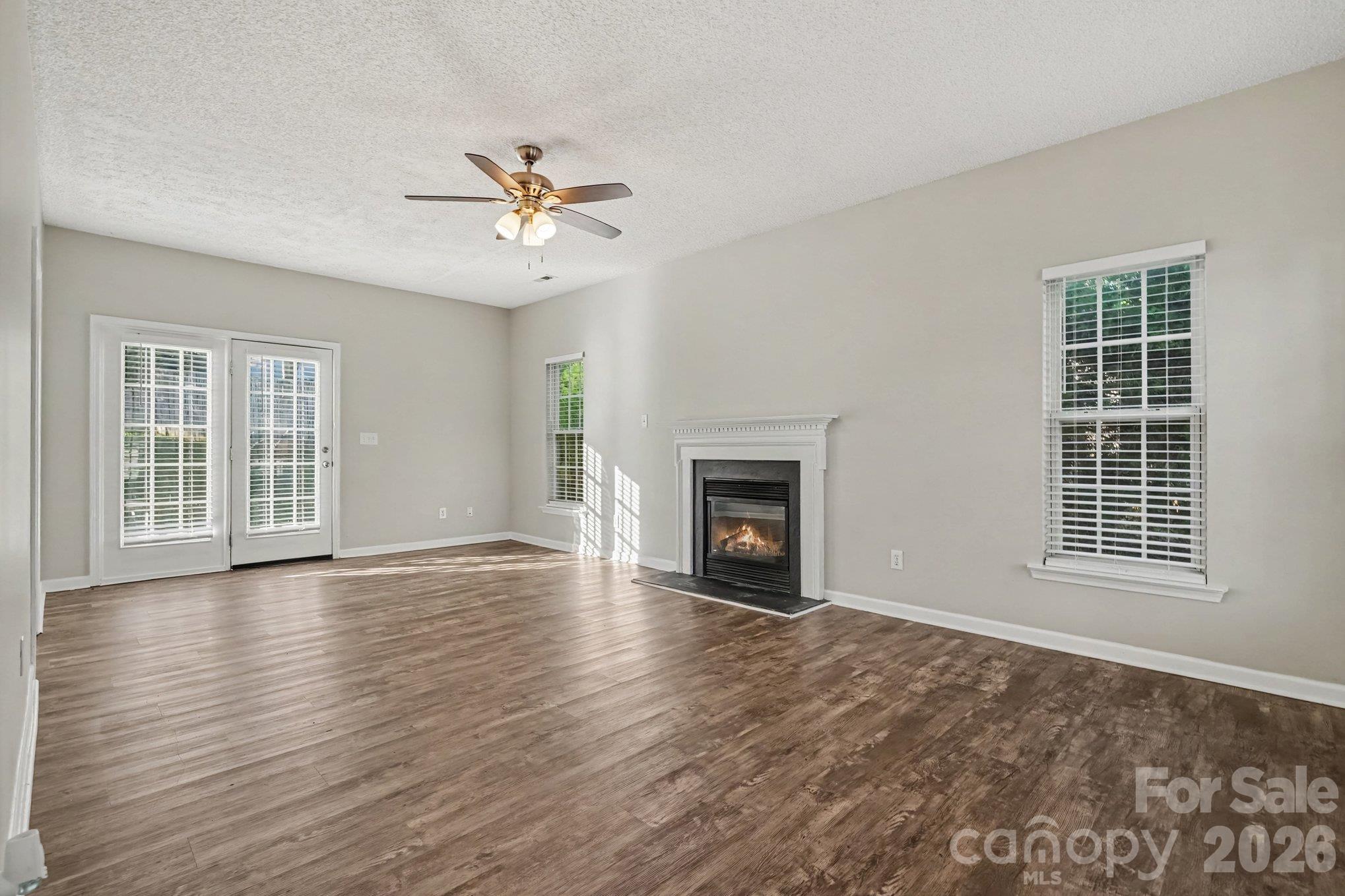 1009 Sandy Point Drive Property Photo 2