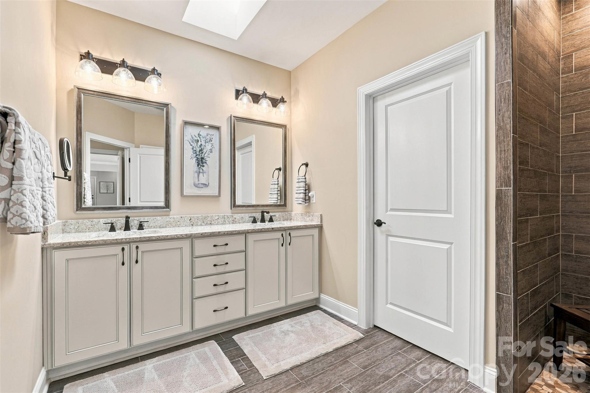 2213 Lincolnshire Lane Property Photo 15