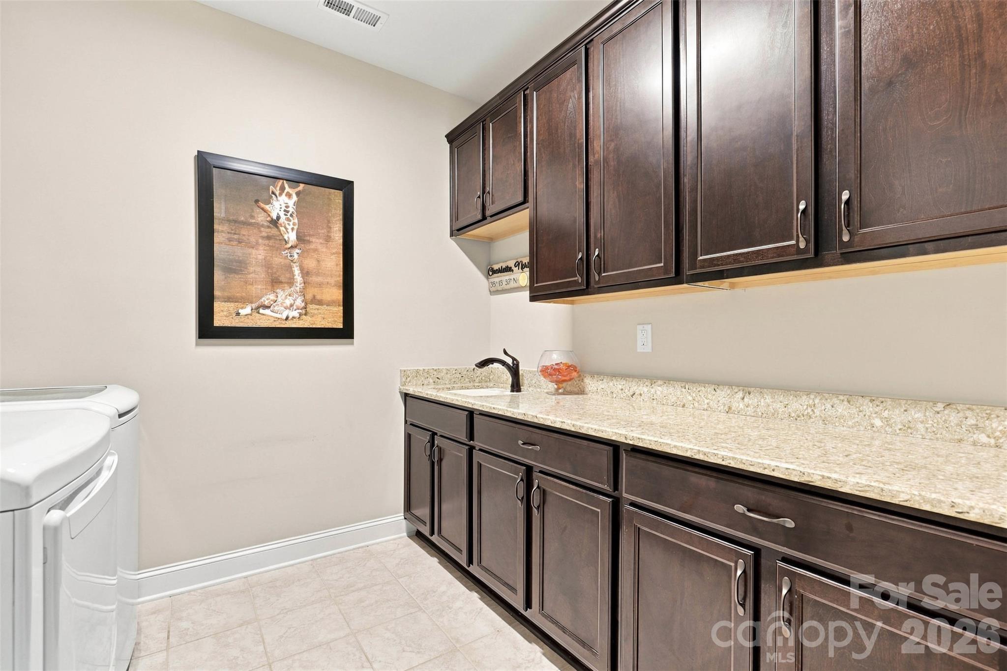 2213 Lincolnshire Lane Property Photo 34