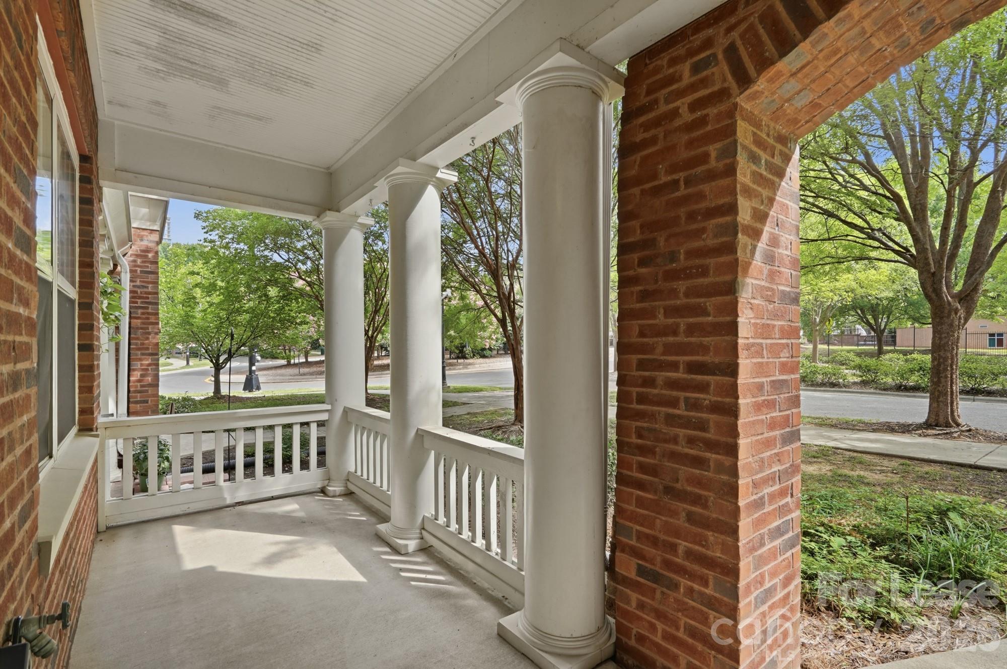 614 E 9th Street Property Photo 5