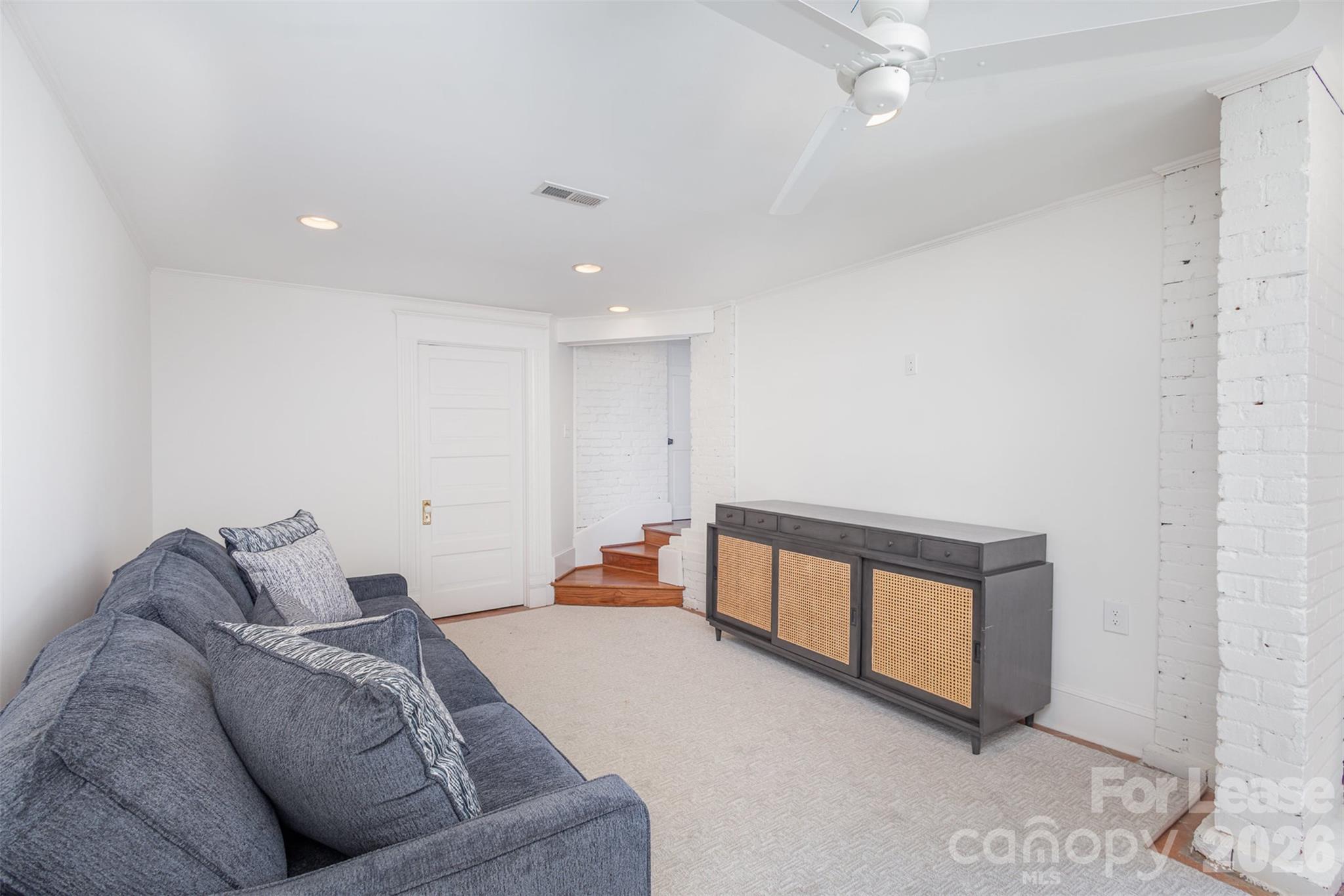 320 E Worthington Avenue Property Photo 4