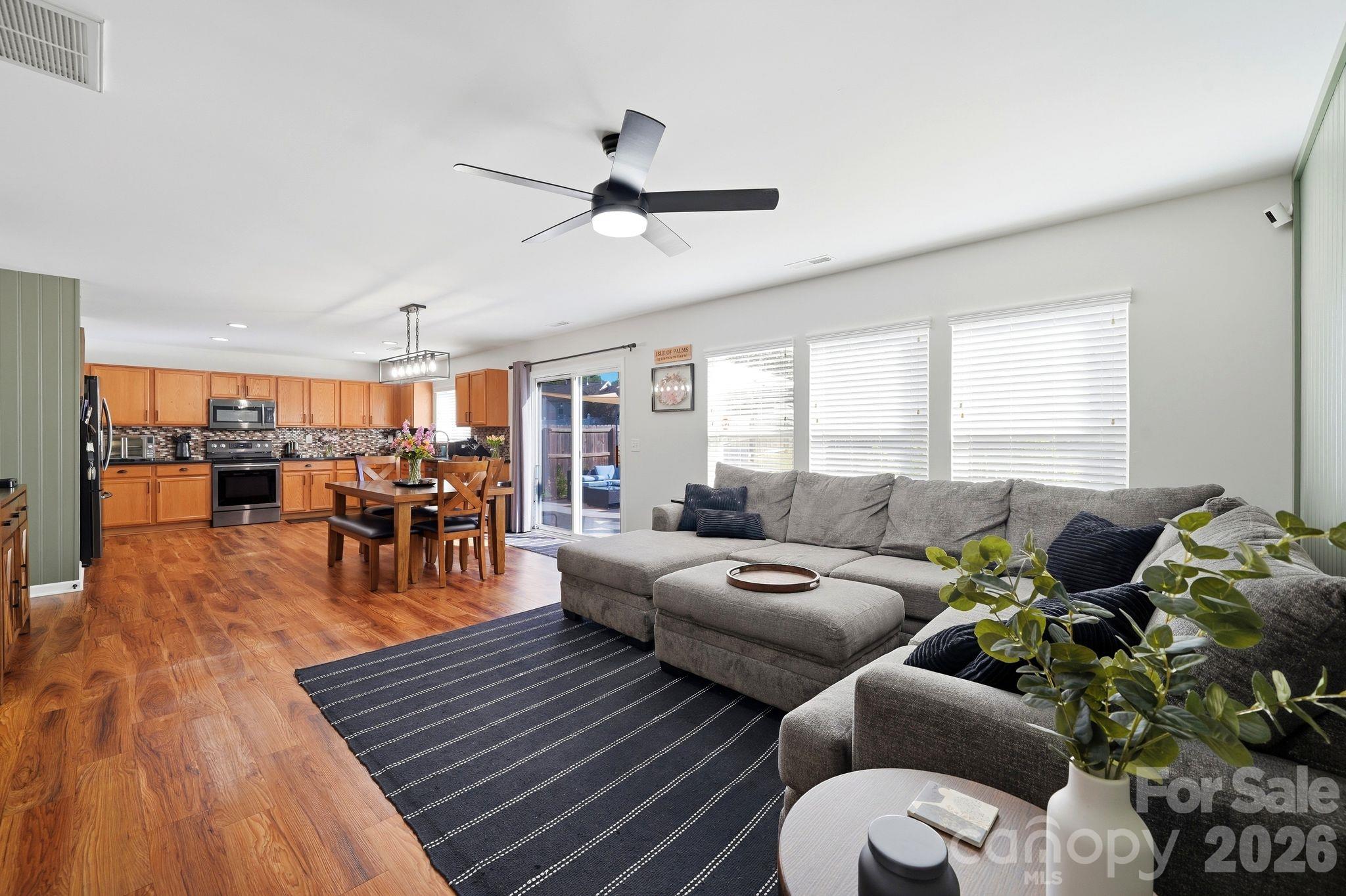 2729 Markham Woods Court Property Photo 4