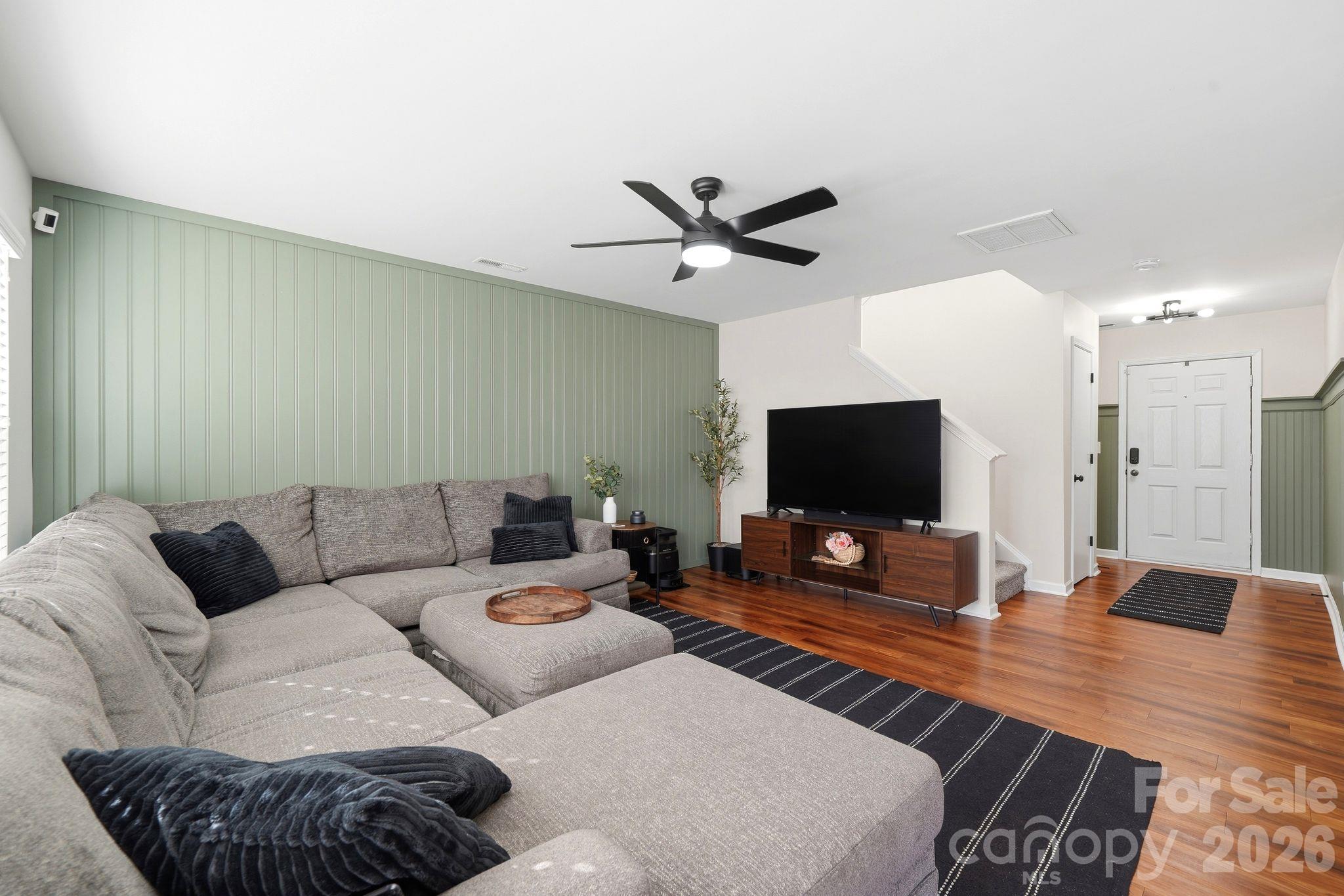 2729 Markham Woods Court Property Photo 6