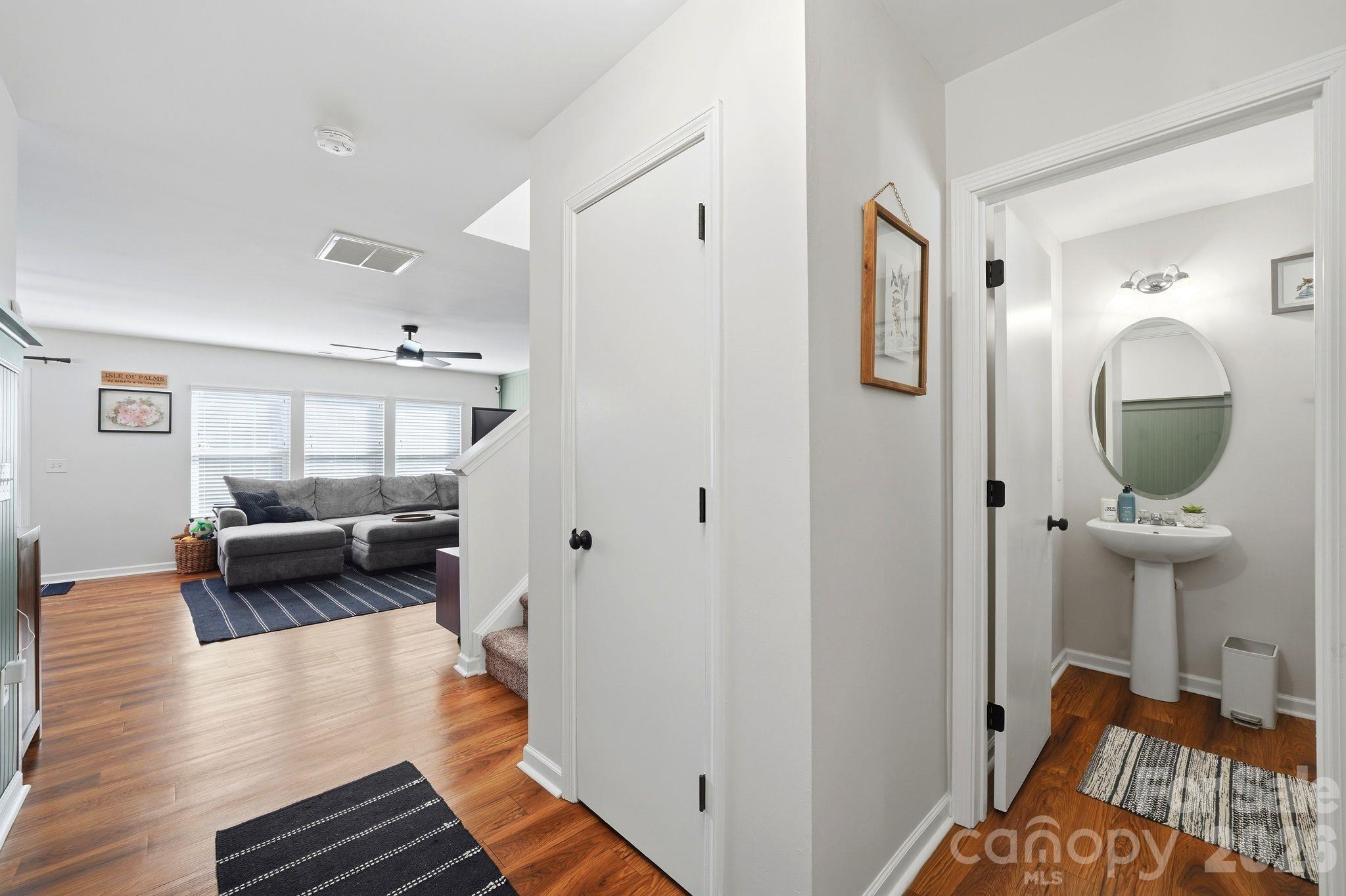 2729 Markham Woods Court Property Photo 12