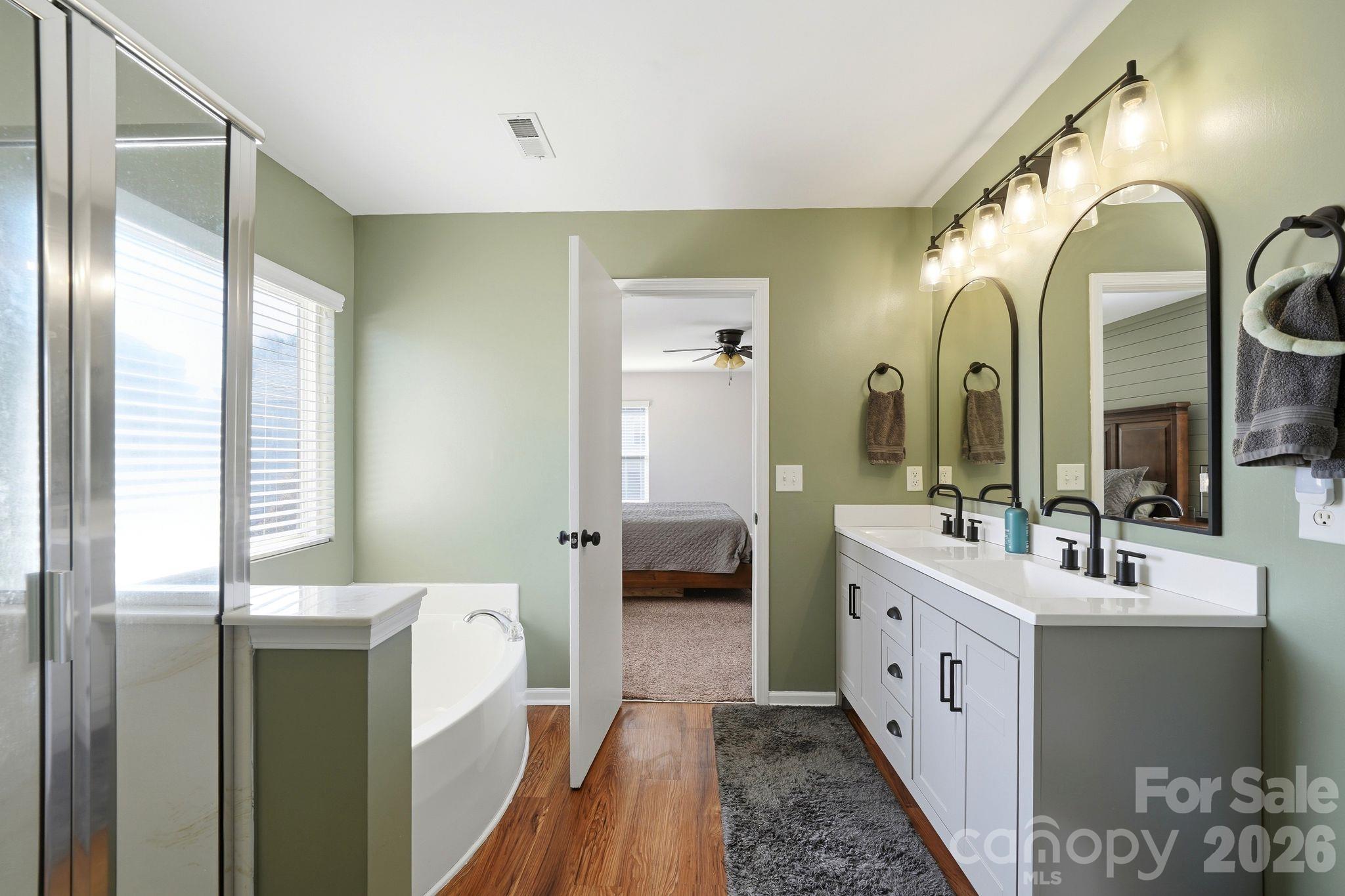 2729 Markham Woods Court Property Photo 18