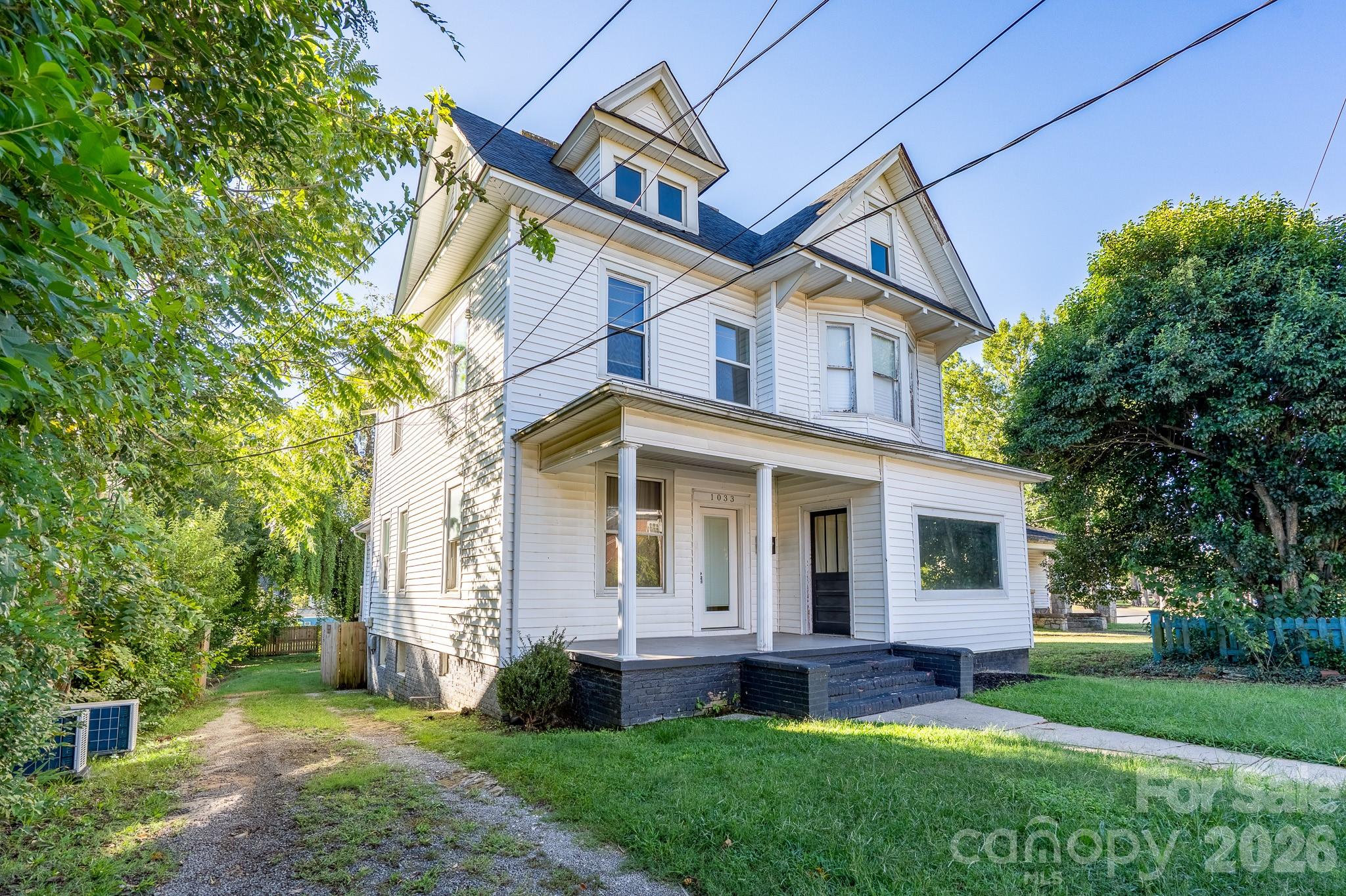 1033 S Fulton Street Property Photo 1