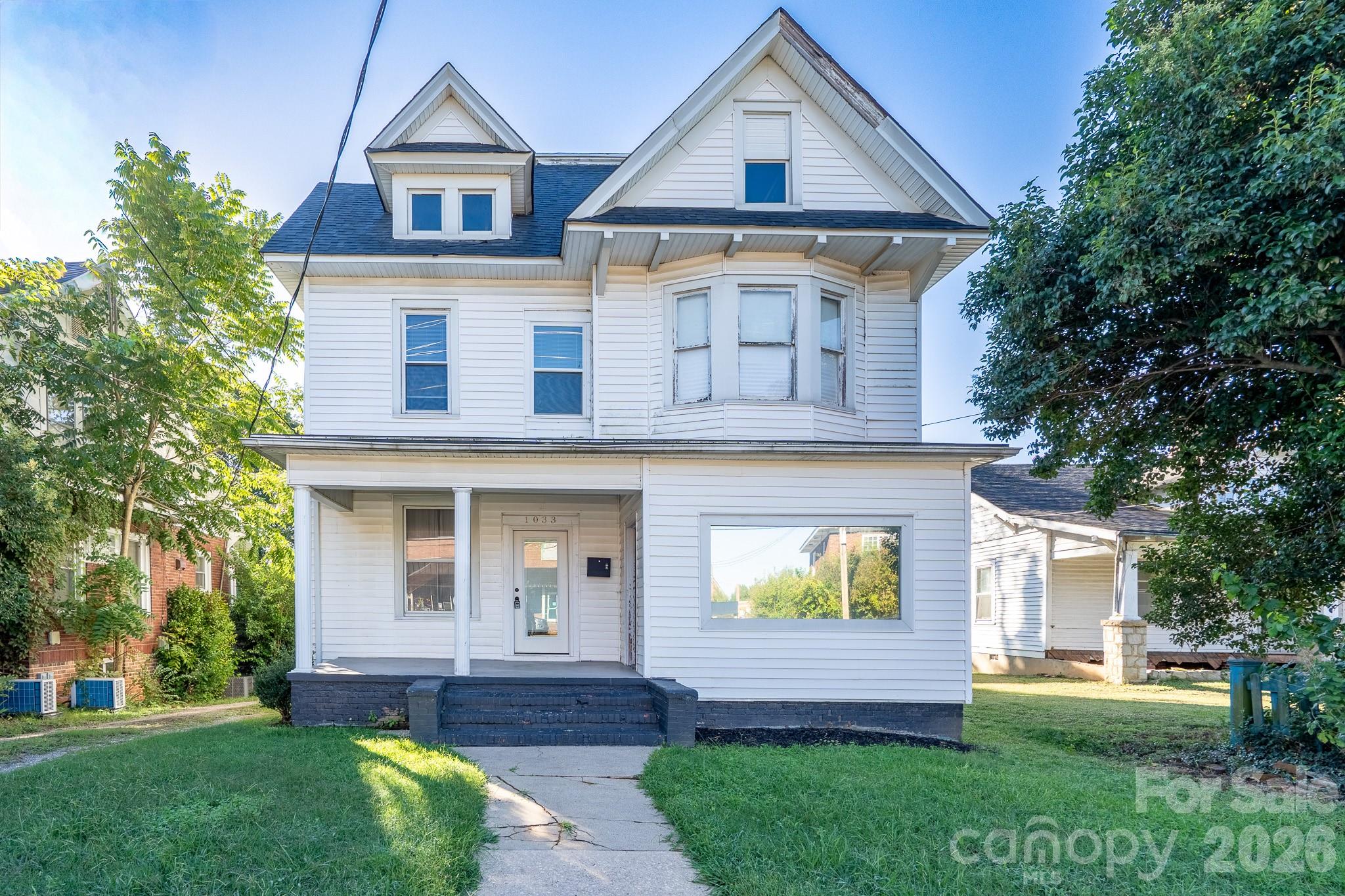 1033 S Fulton Street Property Photo 2