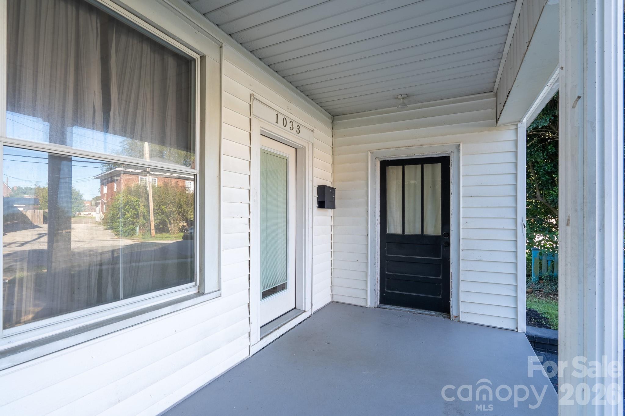 1033 S Fulton Street Property Photo 5