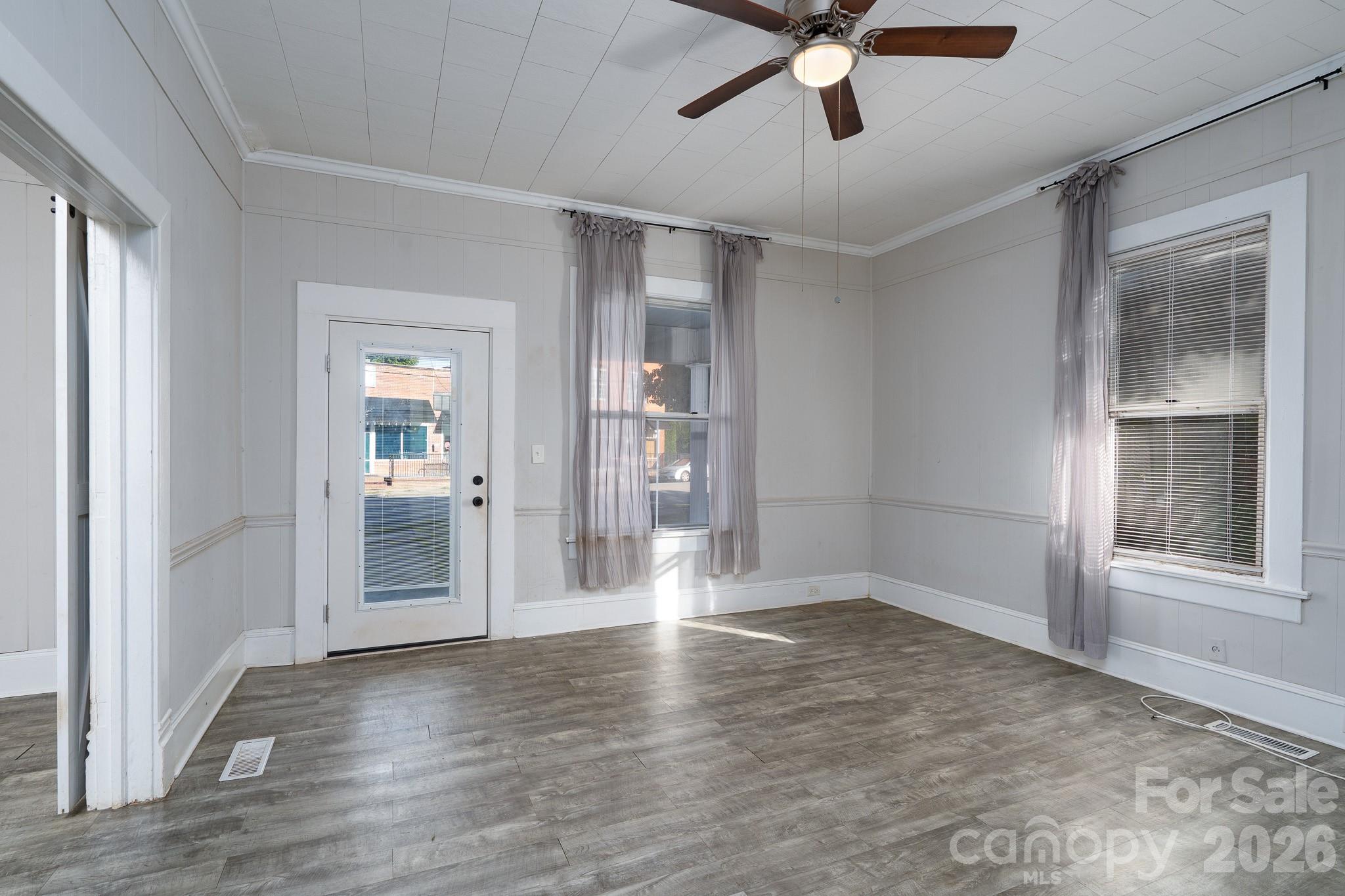 1033 S Fulton Street Property Photo 10