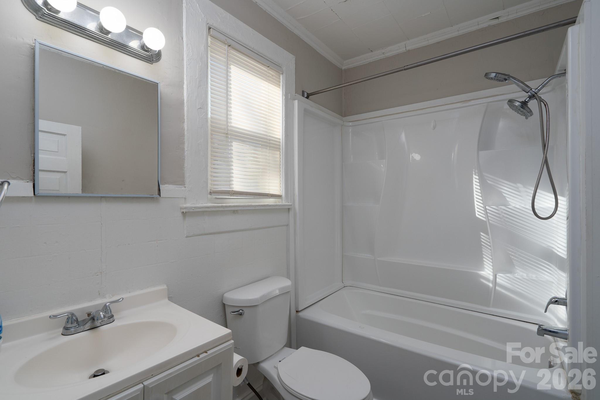 1033 S Fulton Street Property Photo 18