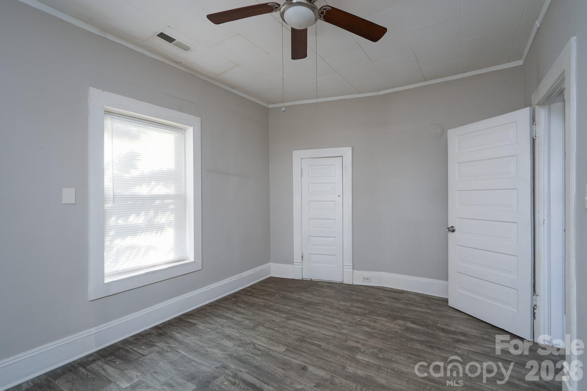 1033 S Fulton Street Property Photo 23