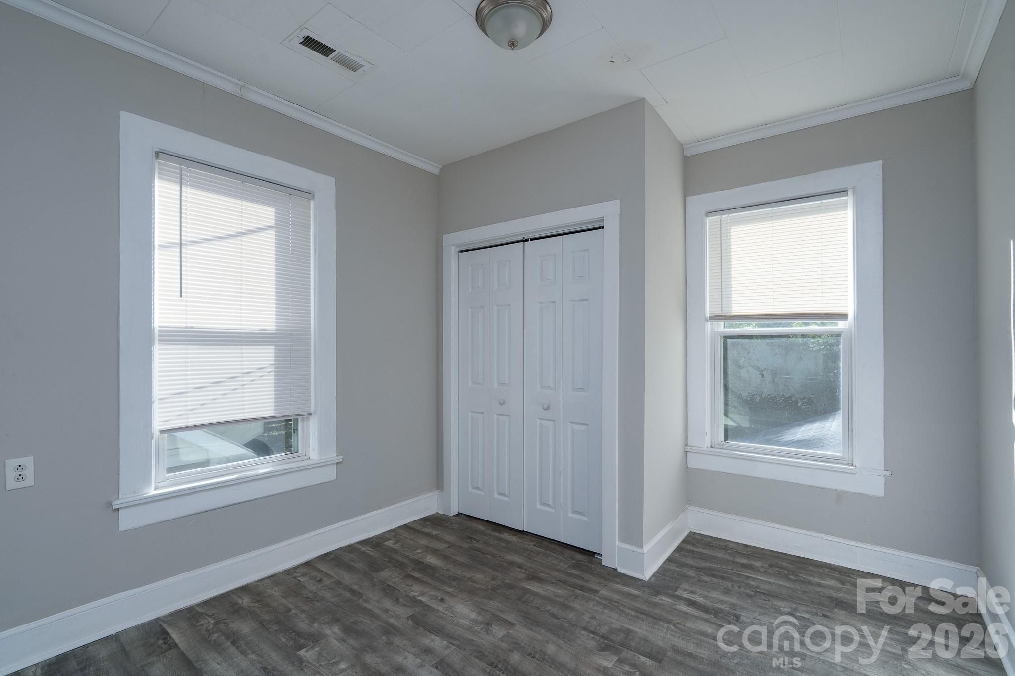 1033 S Fulton Street Property Photo 24