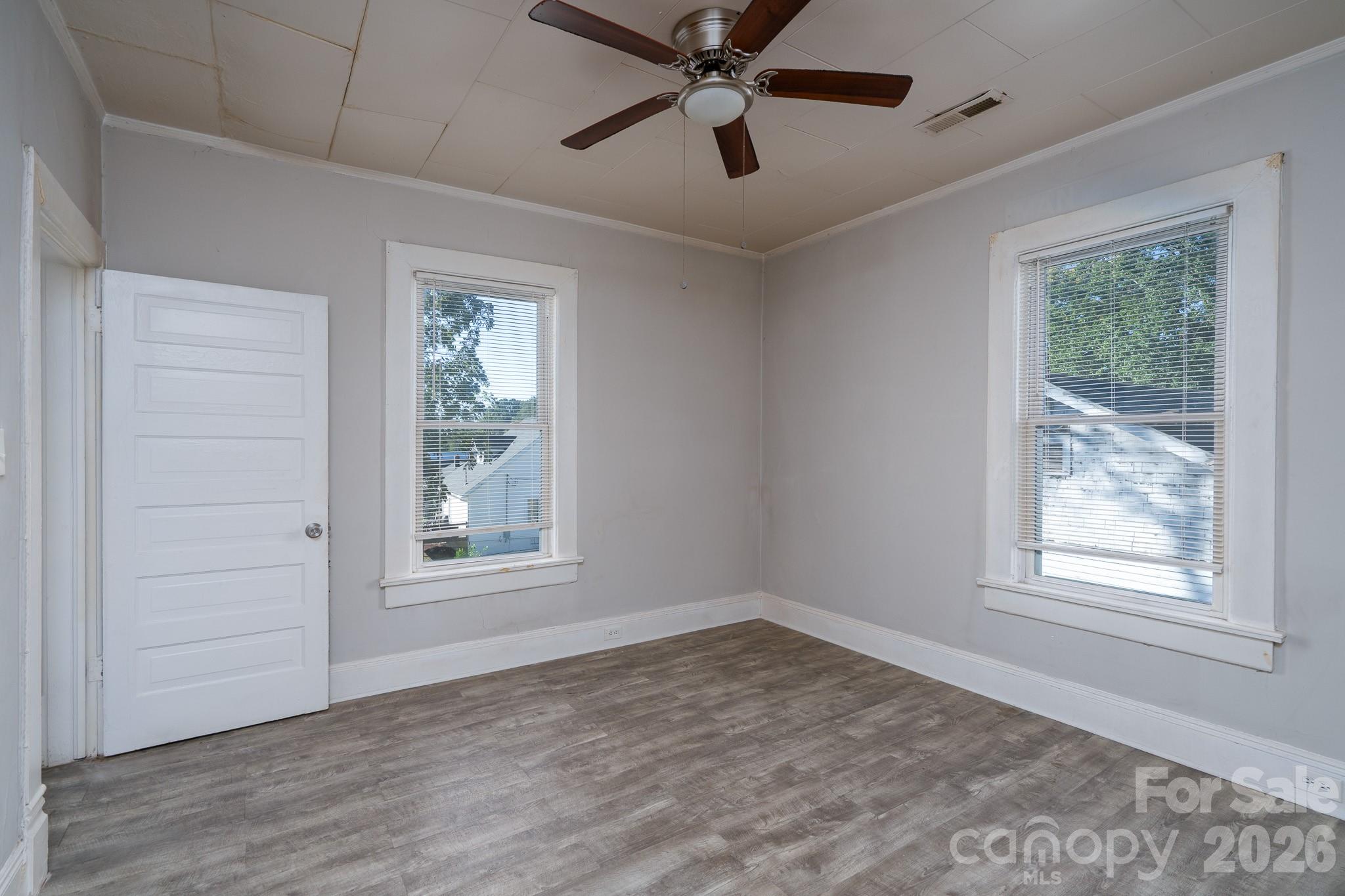 1033 S Fulton Street Property Photo 25