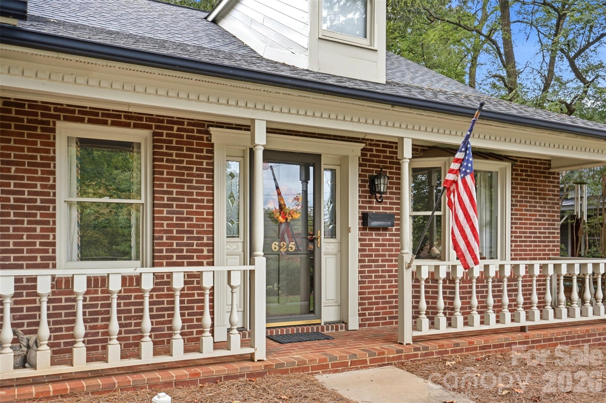 625 Davie Avenue Property Photo 1