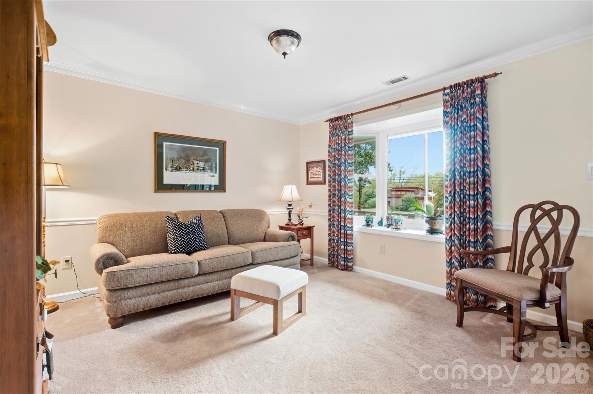 625 Davie Avenue Property Photo 3