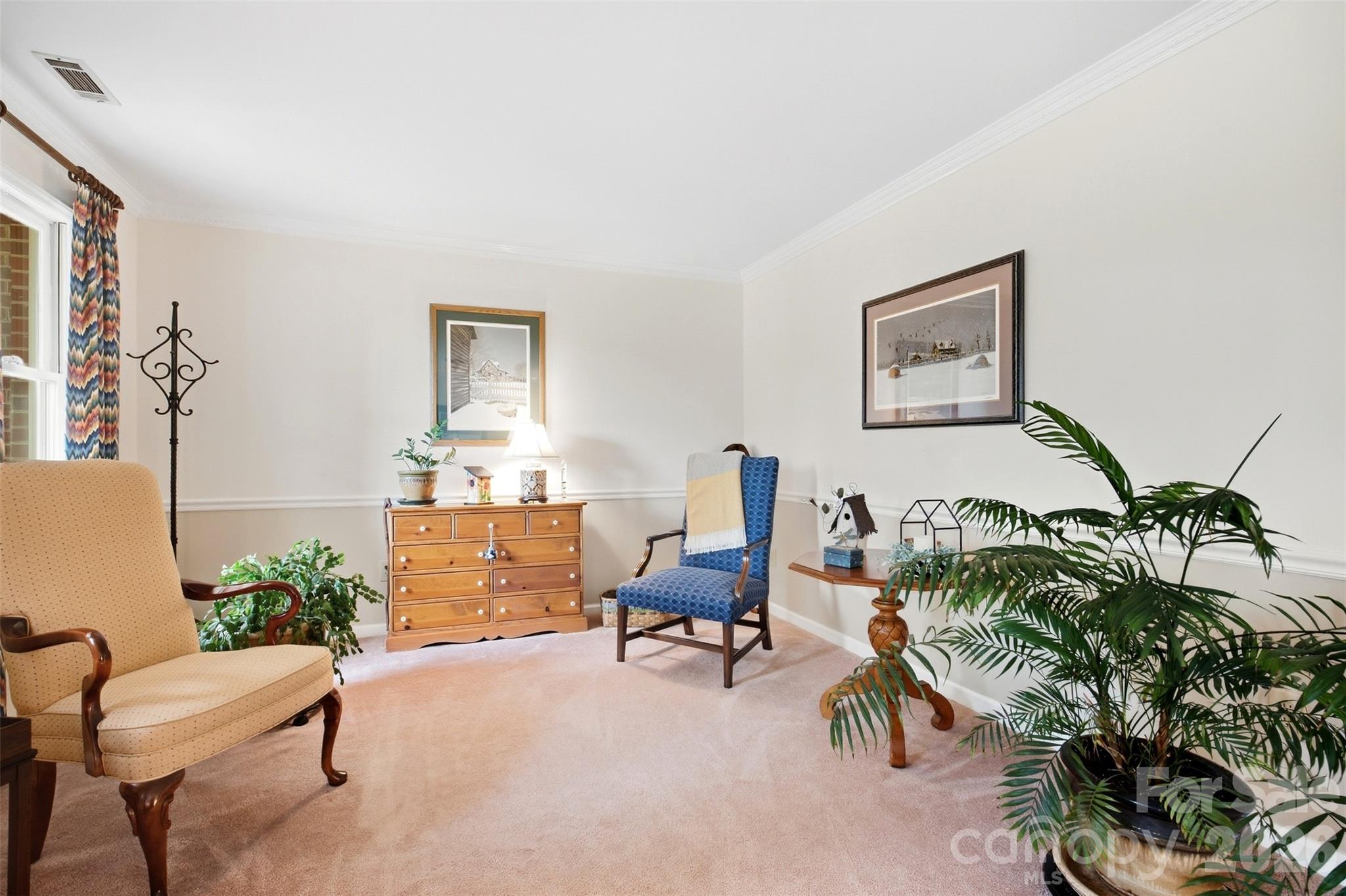 625 Davie Avenue Property Photo 4