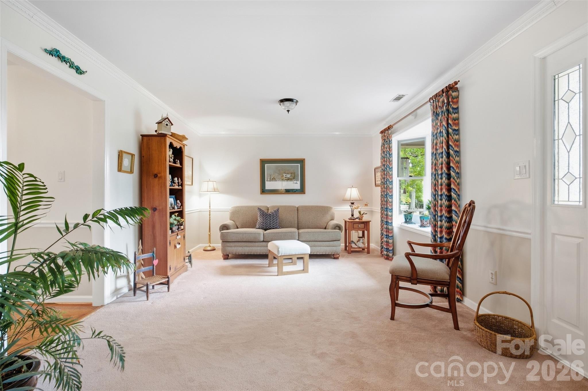 625 Davie Avenue Property Photo 5