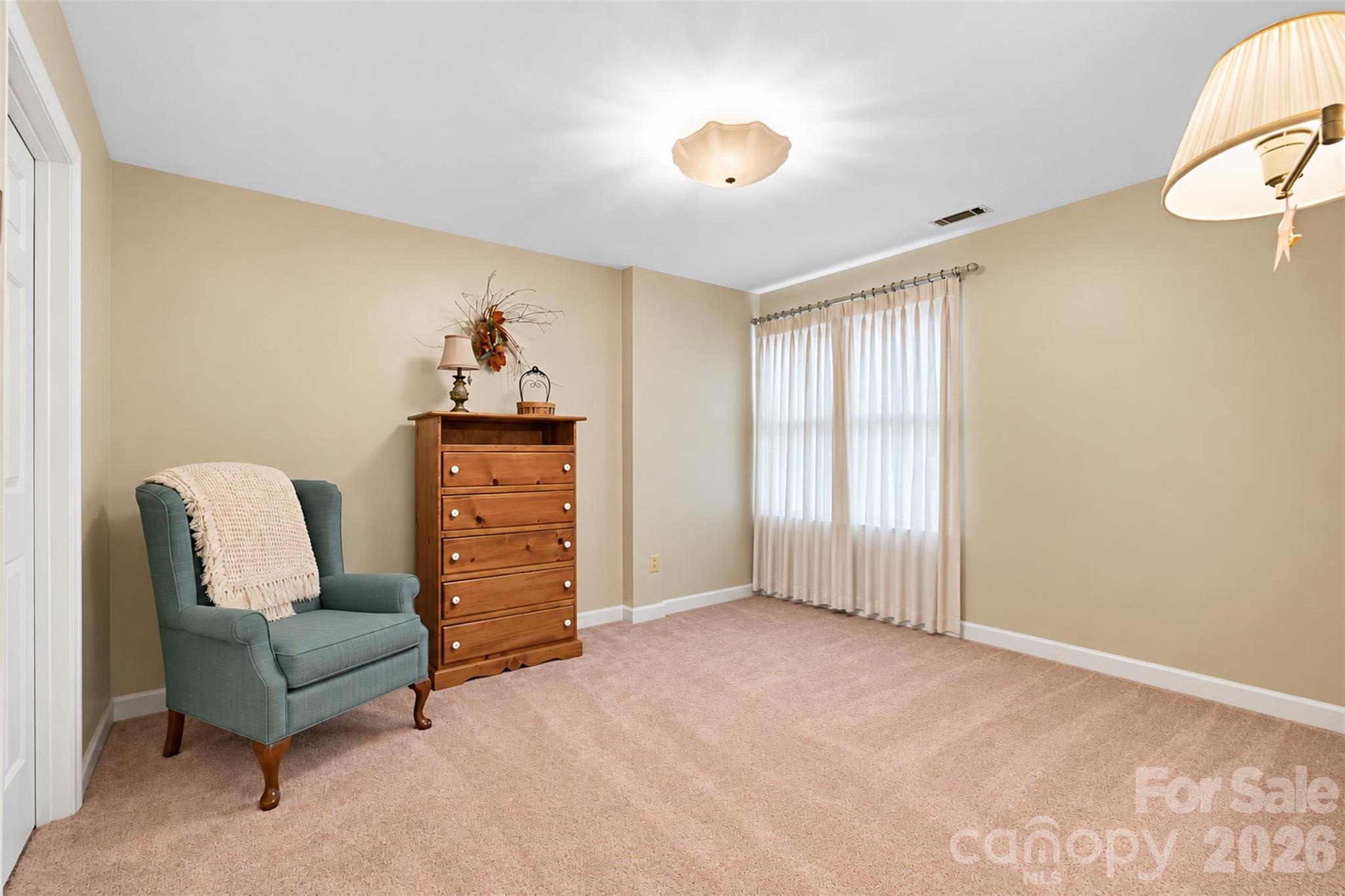 625 Davie Avenue Property Photo 7
