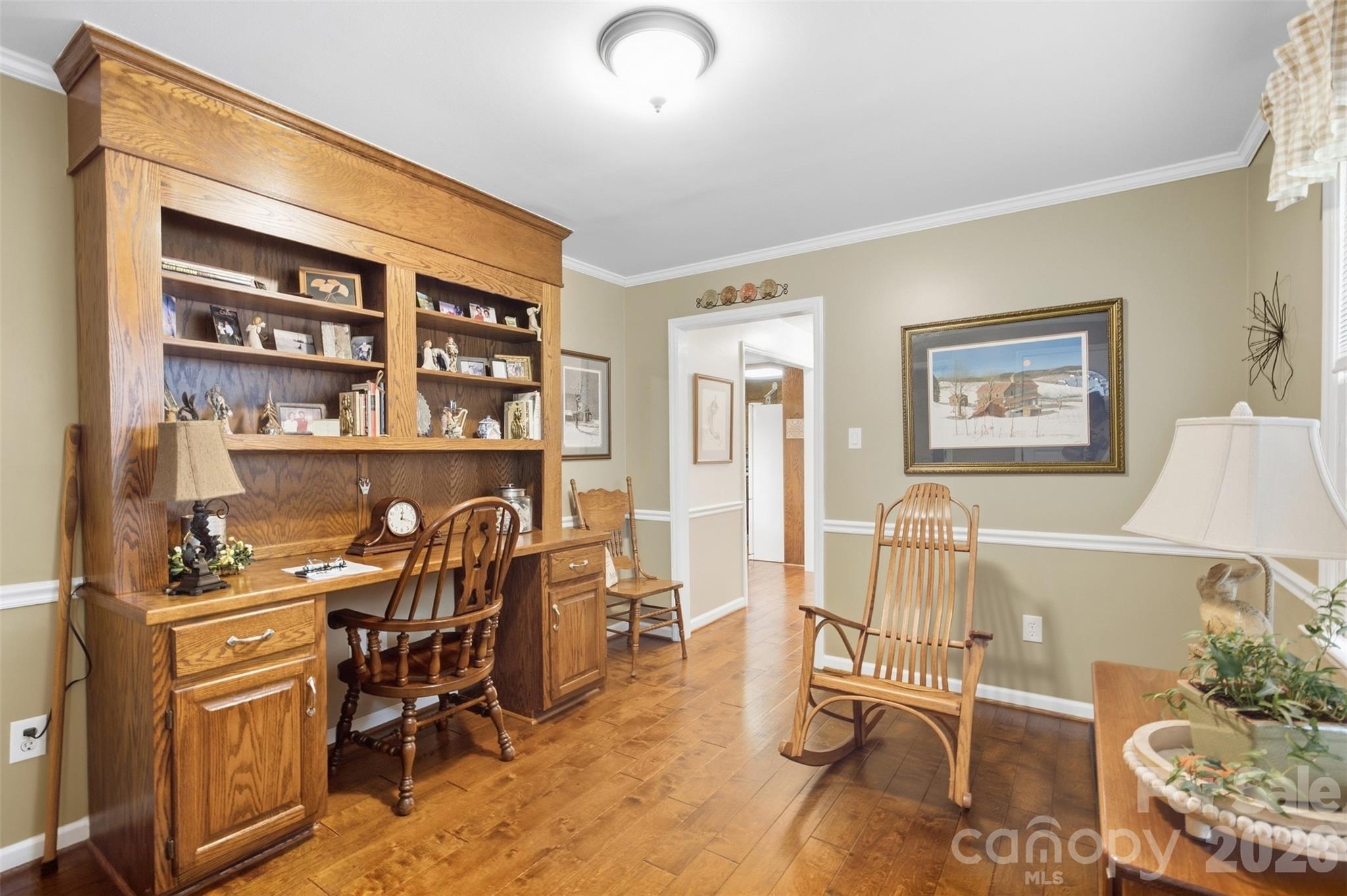 625 Davie Avenue Property Photo 10
